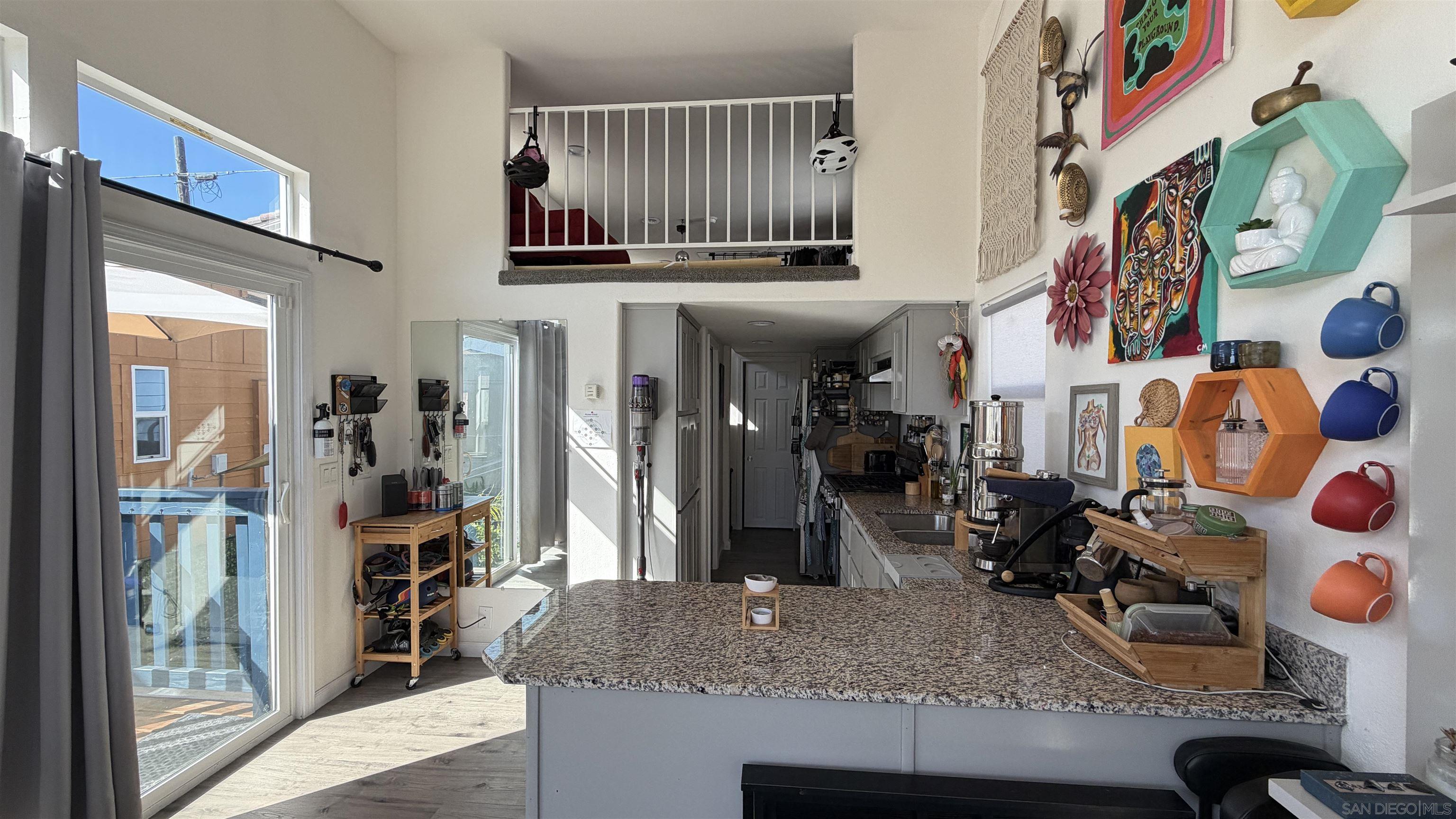 Detail Gallery Image 4 of 32 For 1549  N Vulcan  82, Encinitas,  CA 92024 - 2 Beds | 1 Baths