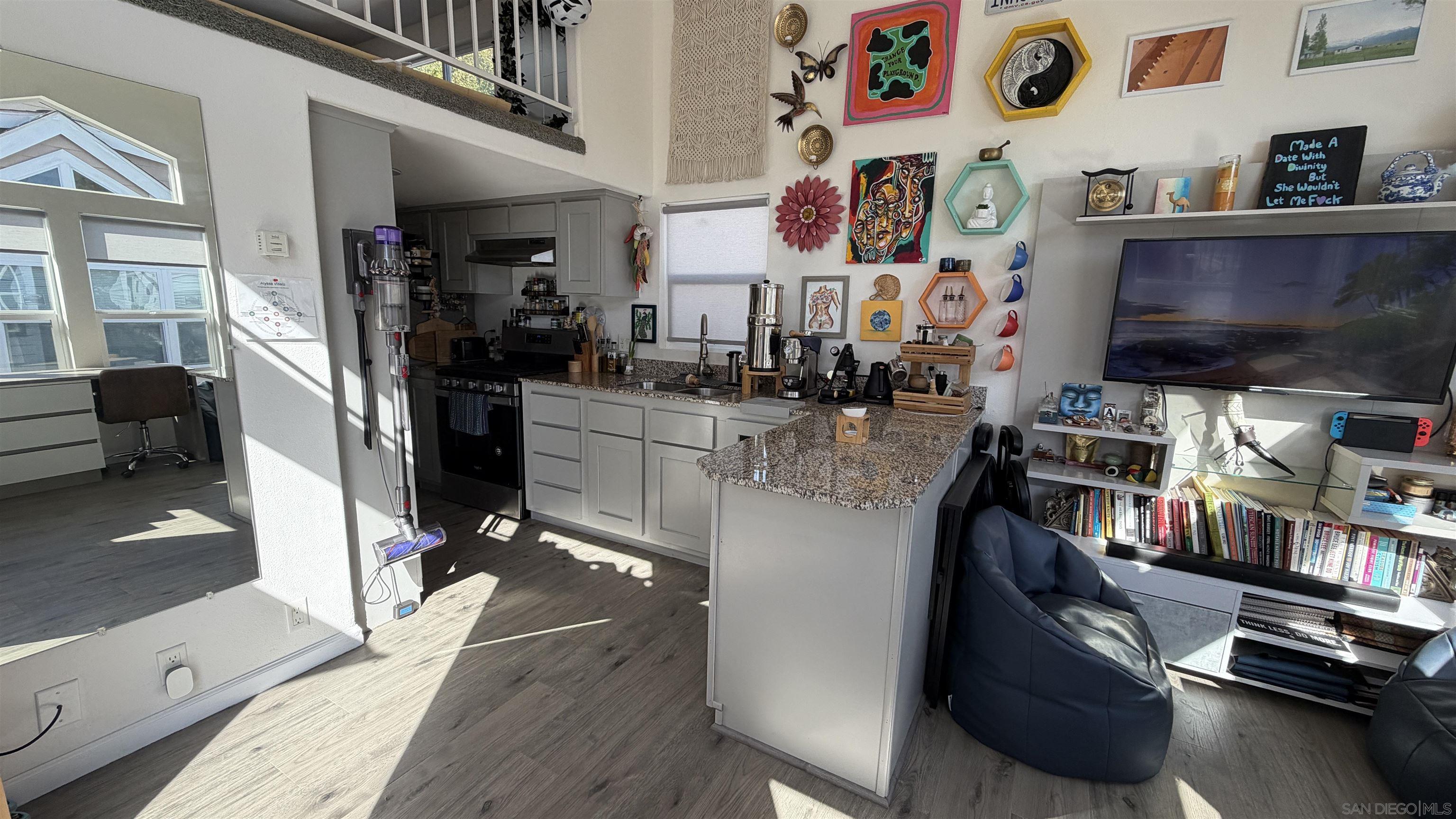 Detail Gallery Image 9 of 32 For 1549  N Vulcan  82, Encinitas,  CA 92024 - 2 Beds | 1 Baths