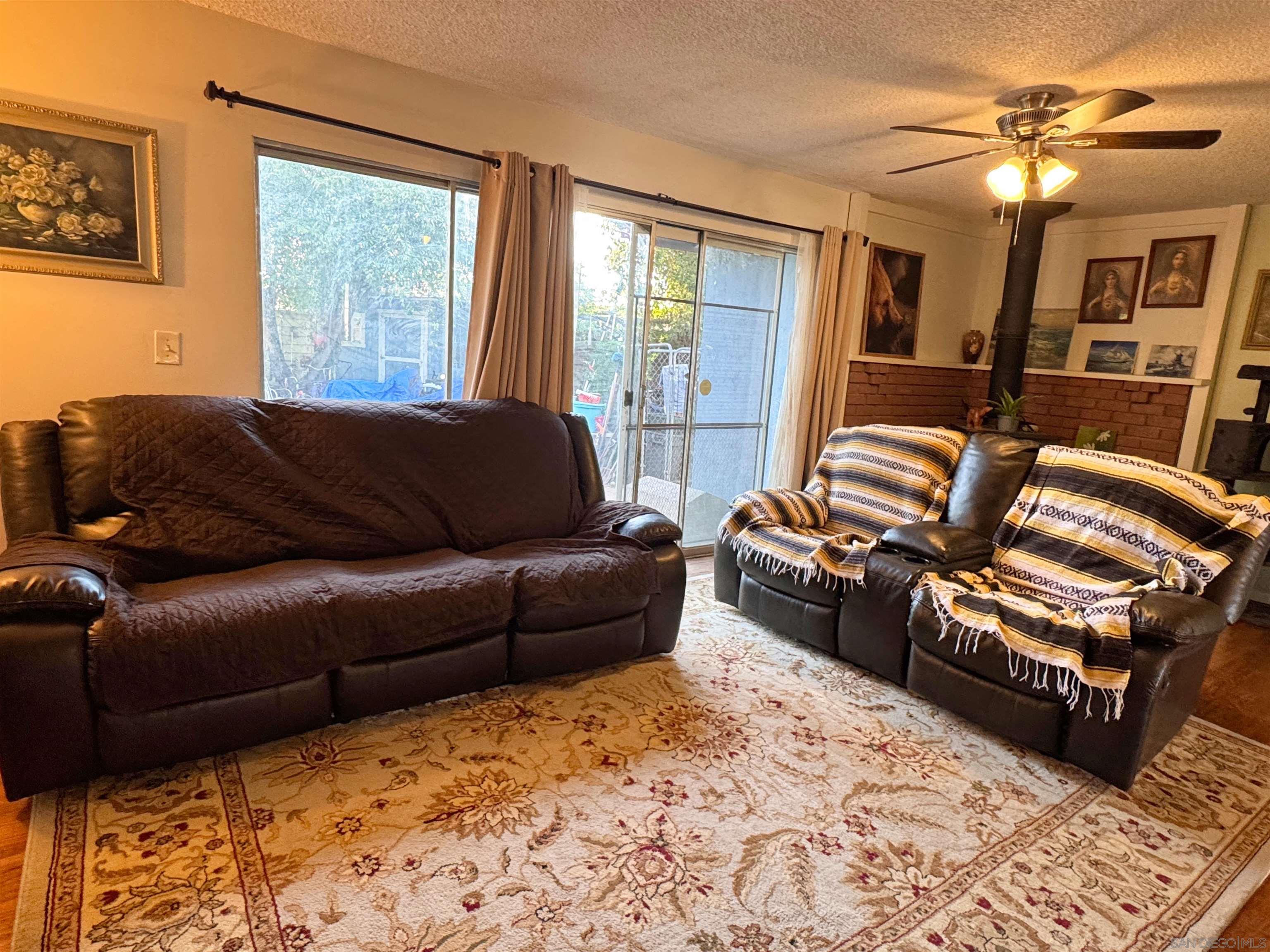 Detail Gallery Image 2 of 37 For 1117  Kings Rd, Escondido,  CA 92027 - 3 Beds | 1/1 Baths