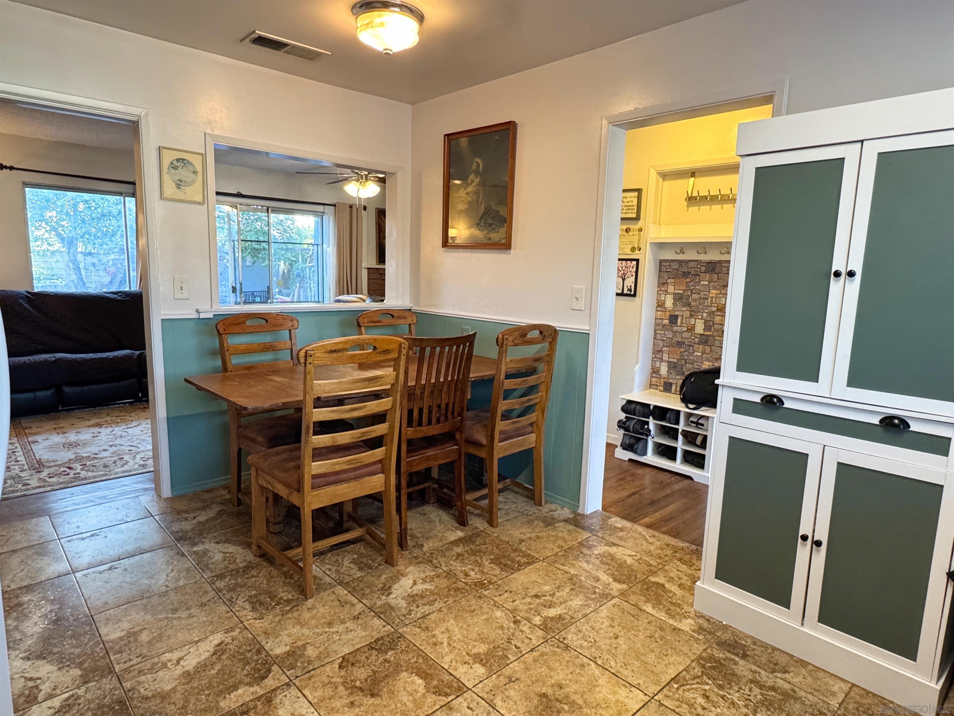 Detail Gallery Image 12 of 37 For 1117  Kings Rd, Escondido,  CA 92027 - 3 Beds | 1/1 Baths