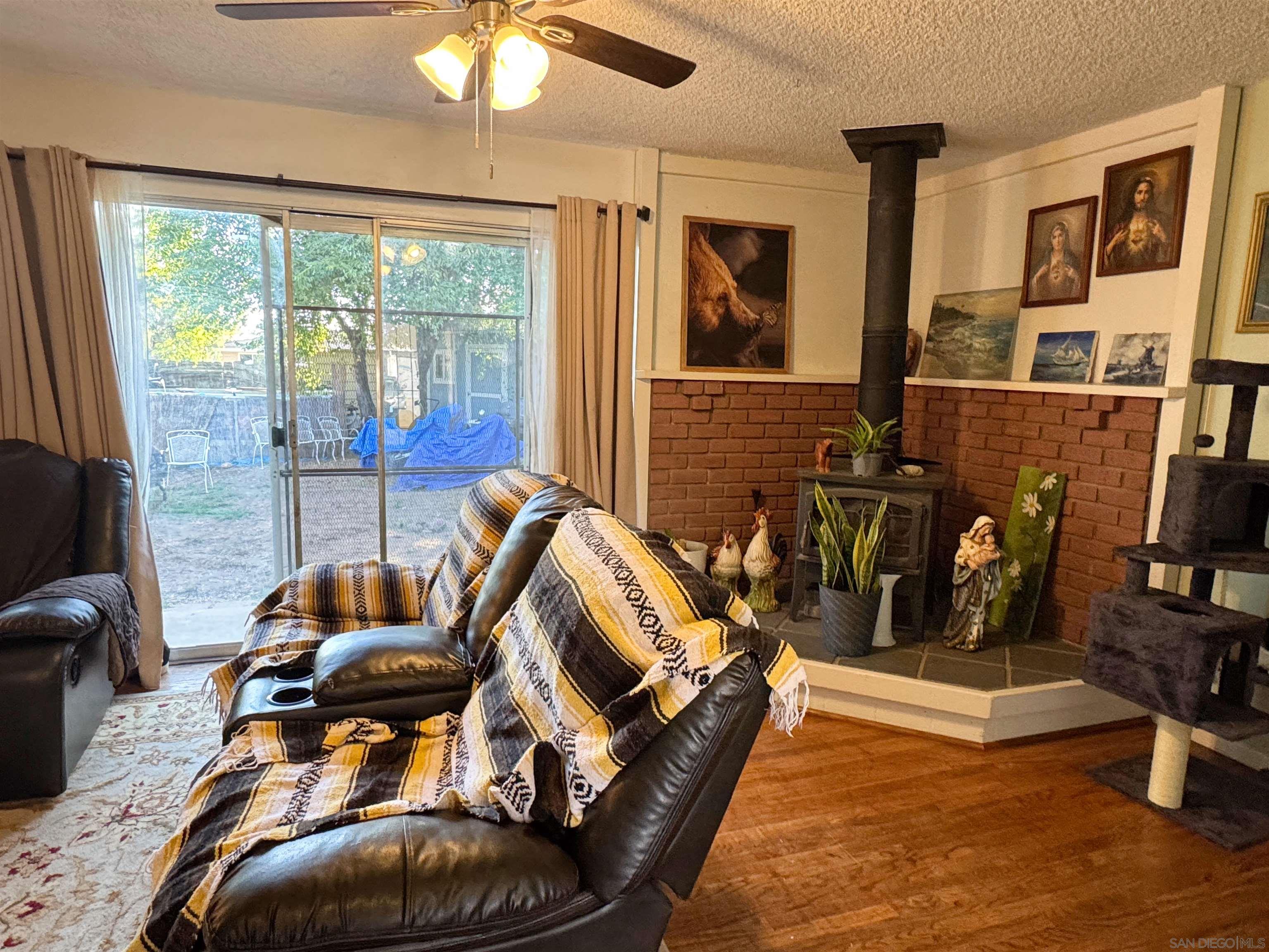 Detail Gallery Image 5 of 37 For 1117  Kings Rd, Escondido,  CA 92027 - 3 Beds | 1/1 Baths