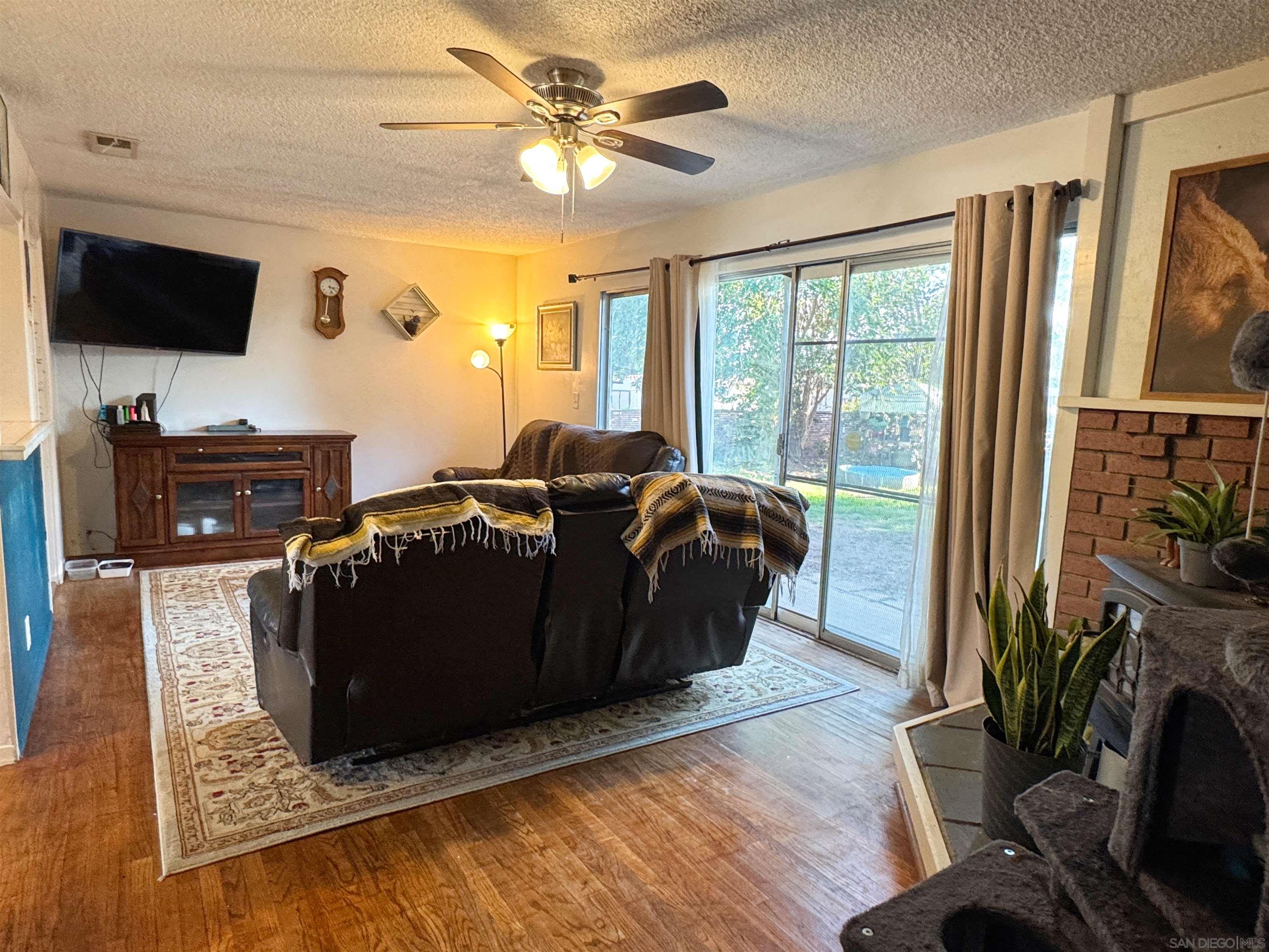 Detail Gallery Image 6 of 37 For 1117  Kings Rd, Escondido,  CA 92027 - 3 Beds | 1/1 Baths