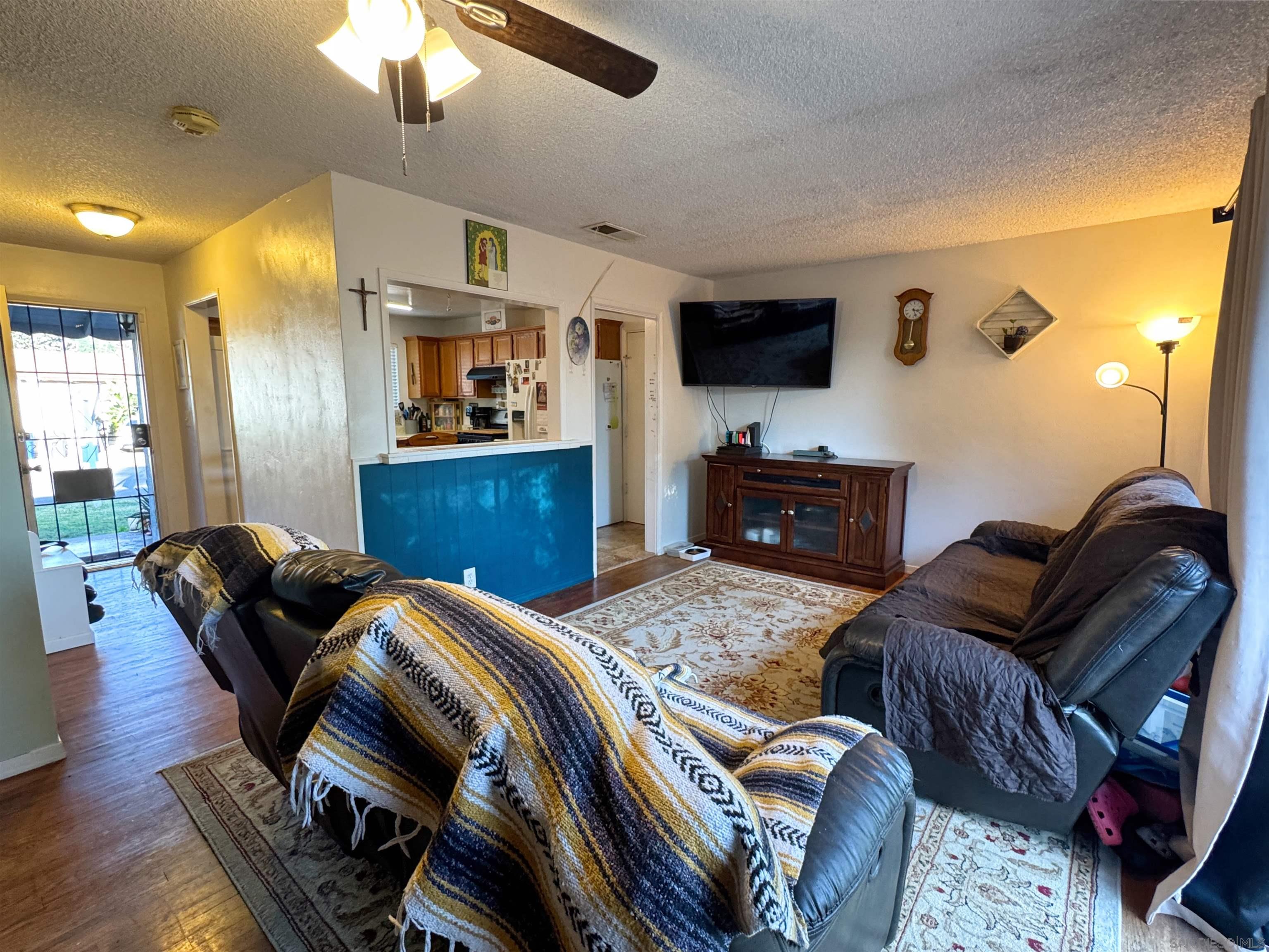 Detail Gallery Image 8 of 37 For 1117  Kings Rd, Escondido,  CA 92027 - 3 Beds | 1/1 Baths