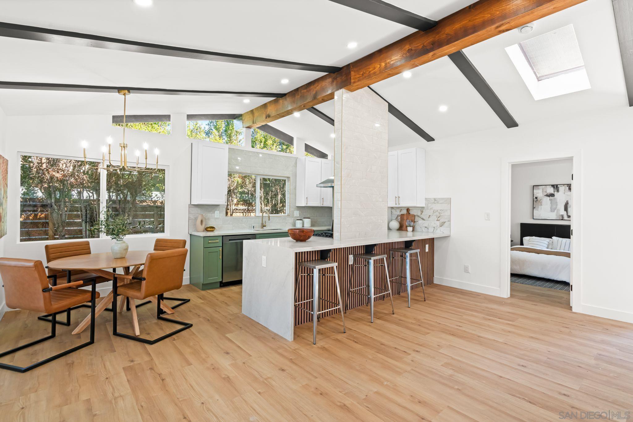 Front Image Thumbnail for SD250042346