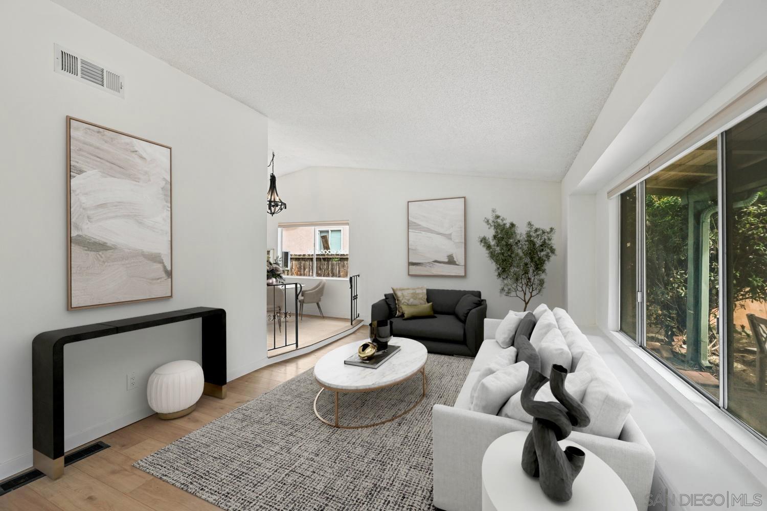 Detail Gallery Image 4 of 19 For 2050  Oak Hill Dr, Escondido,  CA 92027 - 3 Beds | 2 Baths