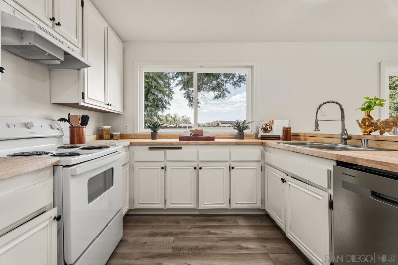 Detail Gallery Image 9 of 36 For 7104  Ruane St, San Diego,  CA 92119 - 4 Beds | 2 Baths