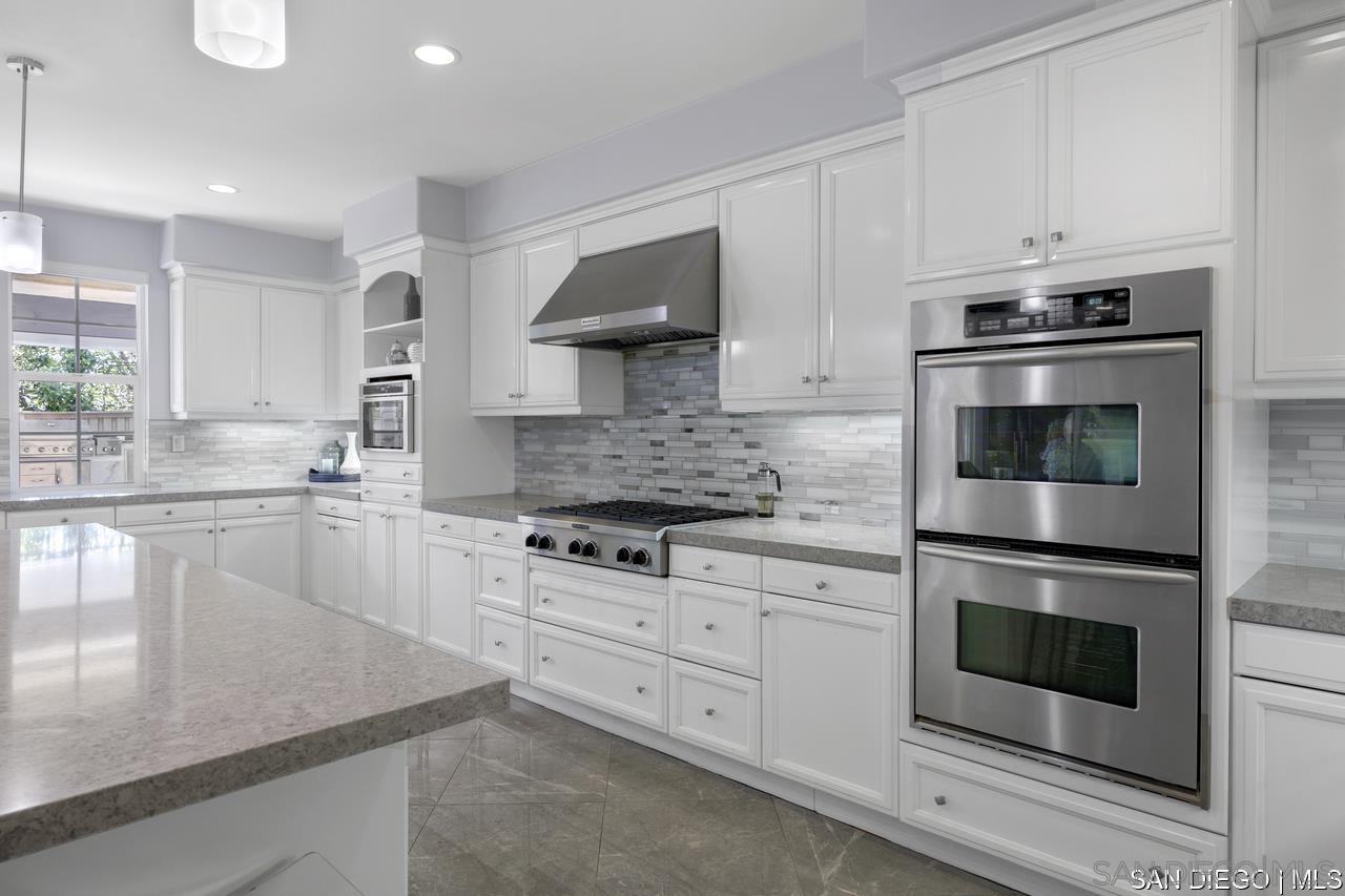 Detail Gallery Image 12 of 53 For 2832  Echo Ridge Ct, Chula Vista,  CA 91915 - 5 Beds | 4/1 Baths