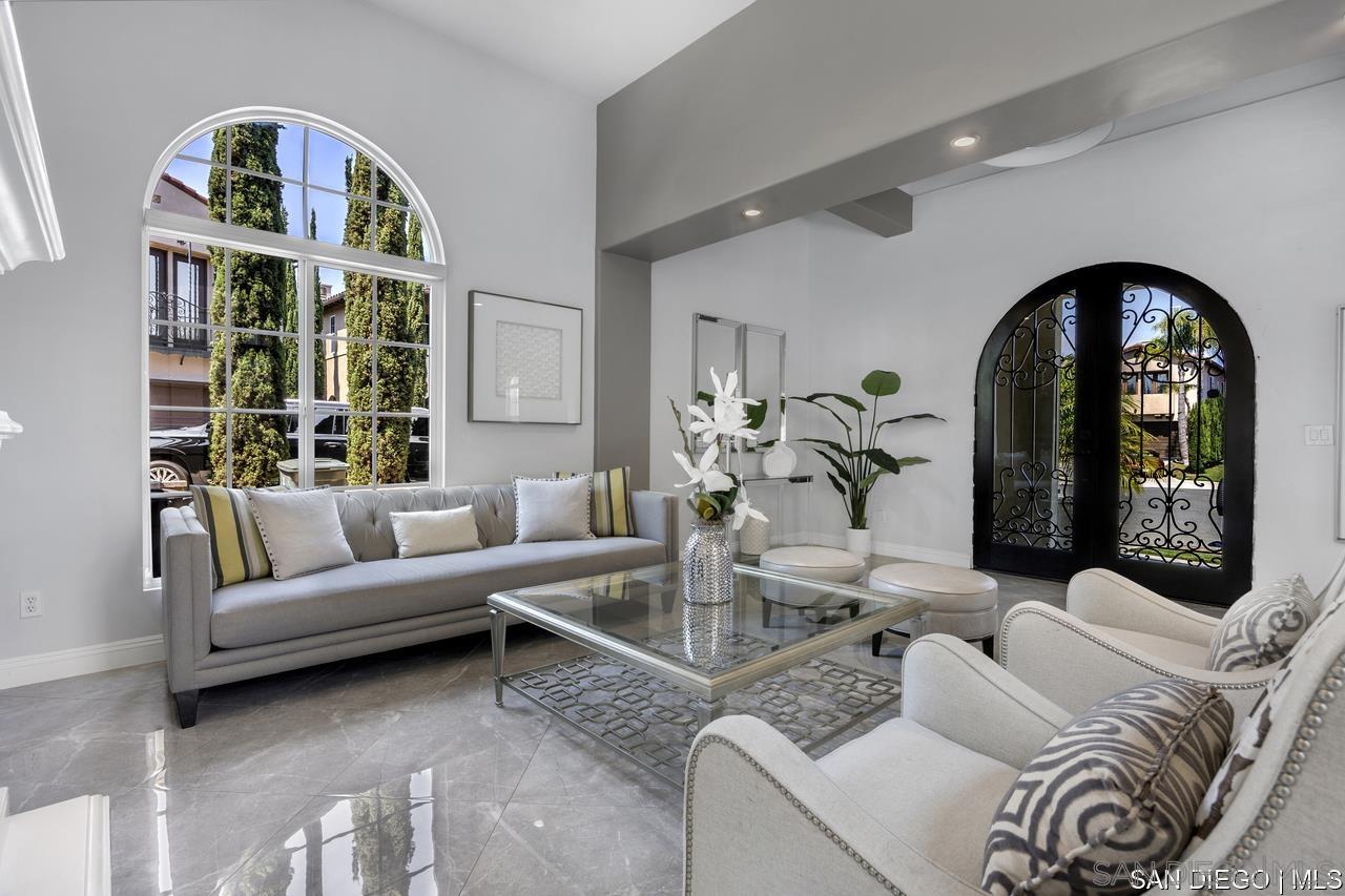 Detail Gallery Image 5 of 53 For 2832  Echo Ridge Ct, Chula Vista,  CA 91915 - 5 Beds | 4/1 Baths