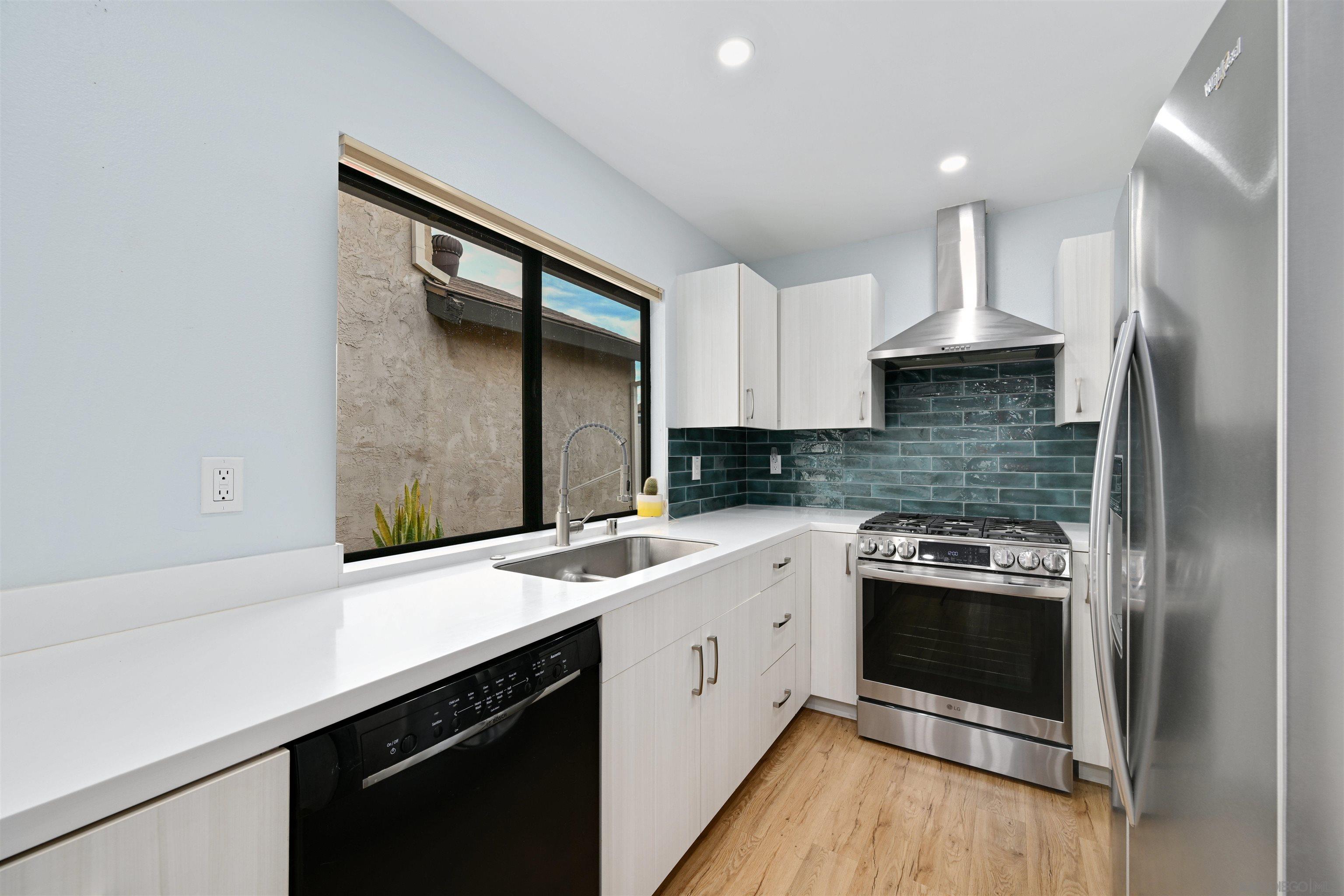 Front Image Thumbnail for SD250042361