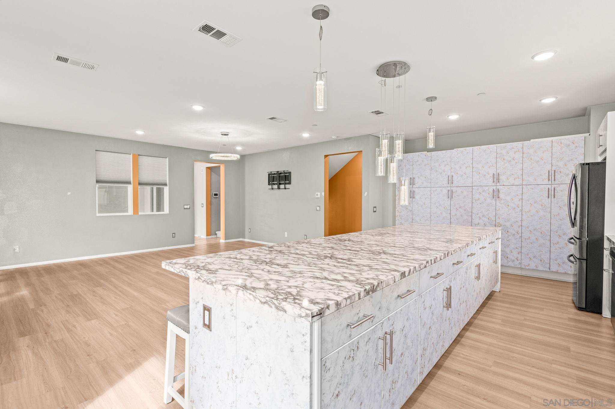 Detail Gallery Image 2 of 47 For 5361  Calle Rockfish  #68,  San Diego,  CA 92154 - 3 Beds | 2/2 Baths