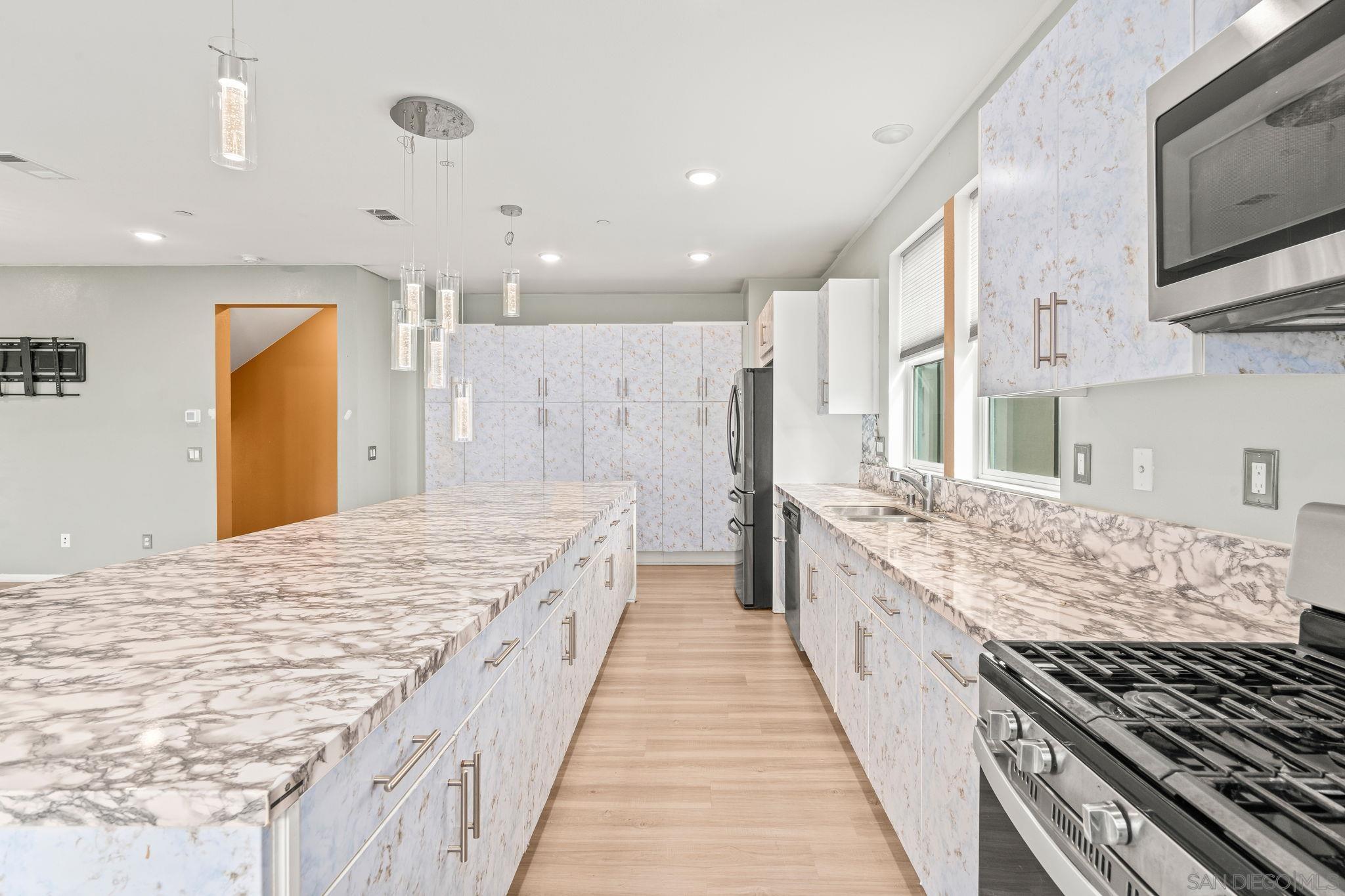 Detail Gallery Image 14 of 47 For 5361  Calle Rockfish  #68,  San Diego,  CA 92154 - 3 Beds | 2/2 Baths