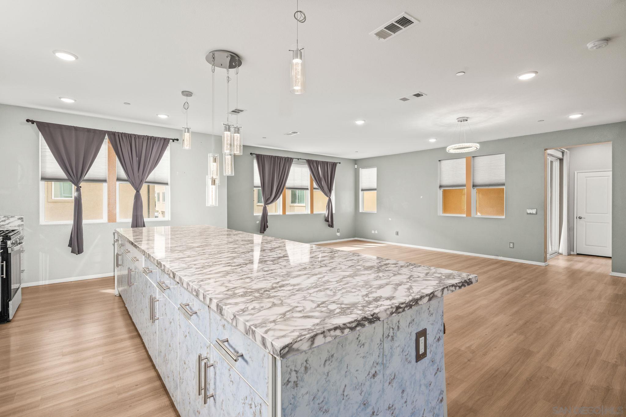 Detail Gallery Image 15 of 47 For 5361  Calle Rockfish  #68,  San Diego,  CA 92154 - 3 Beds | 2/2 Baths