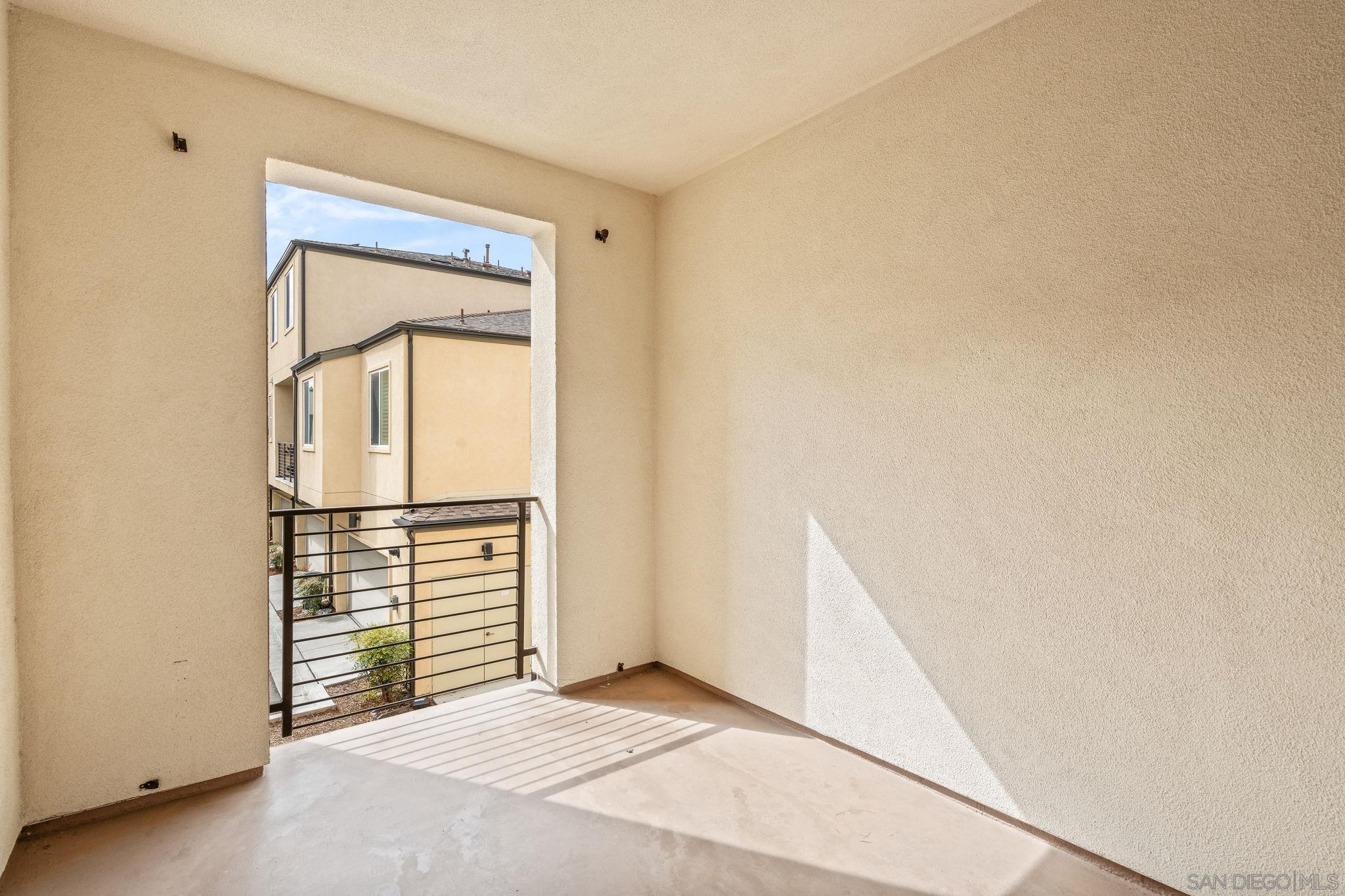 Detail Gallery Image 18 of 47 For 5361  Calle Rockfish  #68,  San Diego,  CA 92154 - 3 Beds | 2/2 Baths