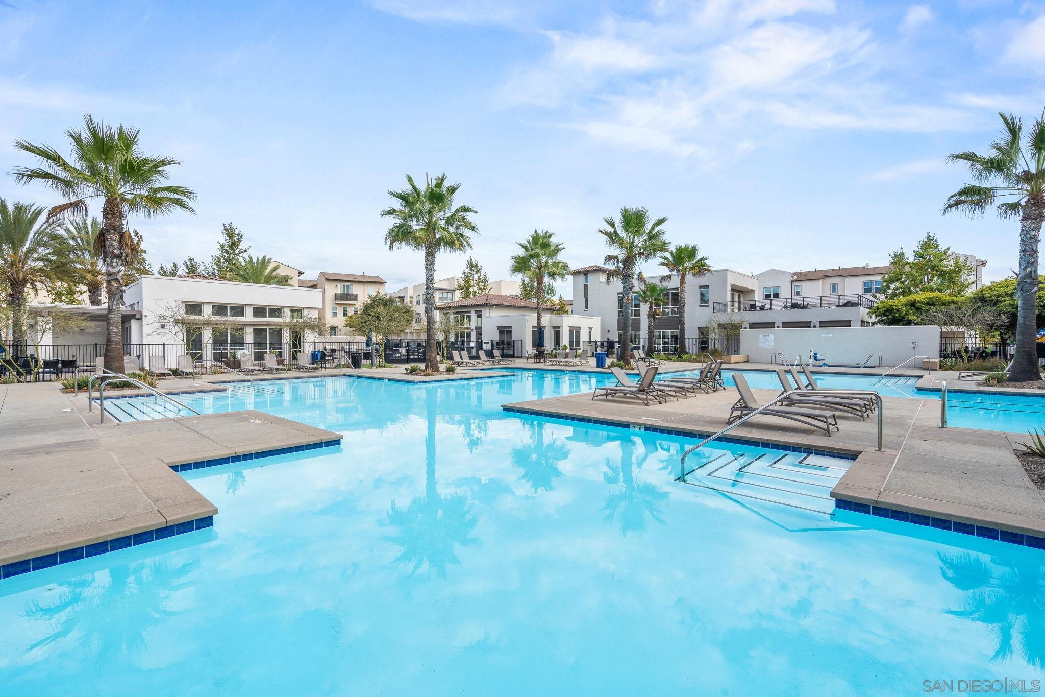 Detail Gallery Image 4 of 47 For 5361  Calle Rockfish  #68,  San Diego,  CA 92154 - 3 Beds | 2/2 Baths