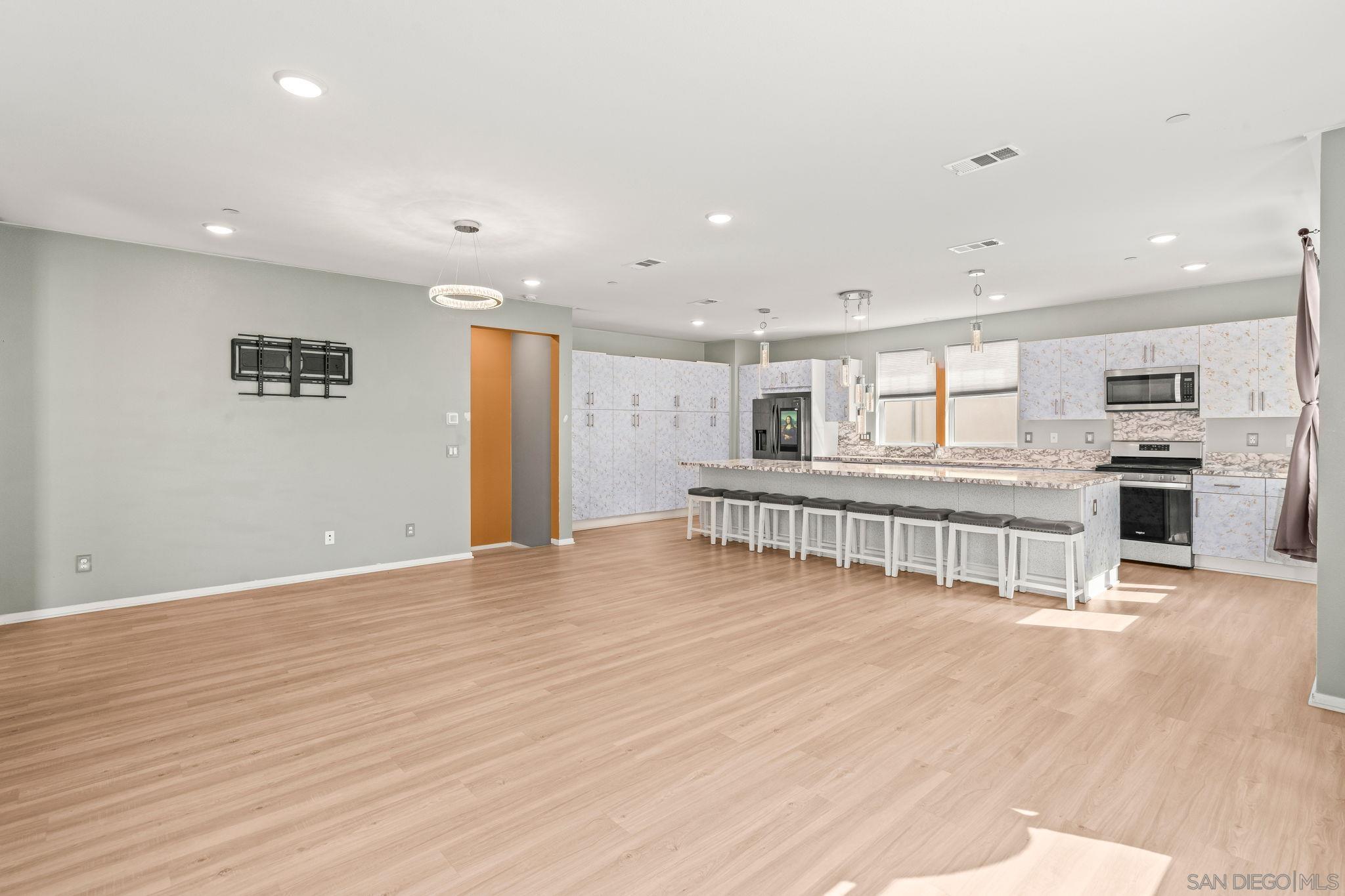 Detail Gallery Image 10 of 47 For 5361  Calle Rockfish  #68,  San Diego,  CA 92154 - 3 Beds | 2/2 Baths