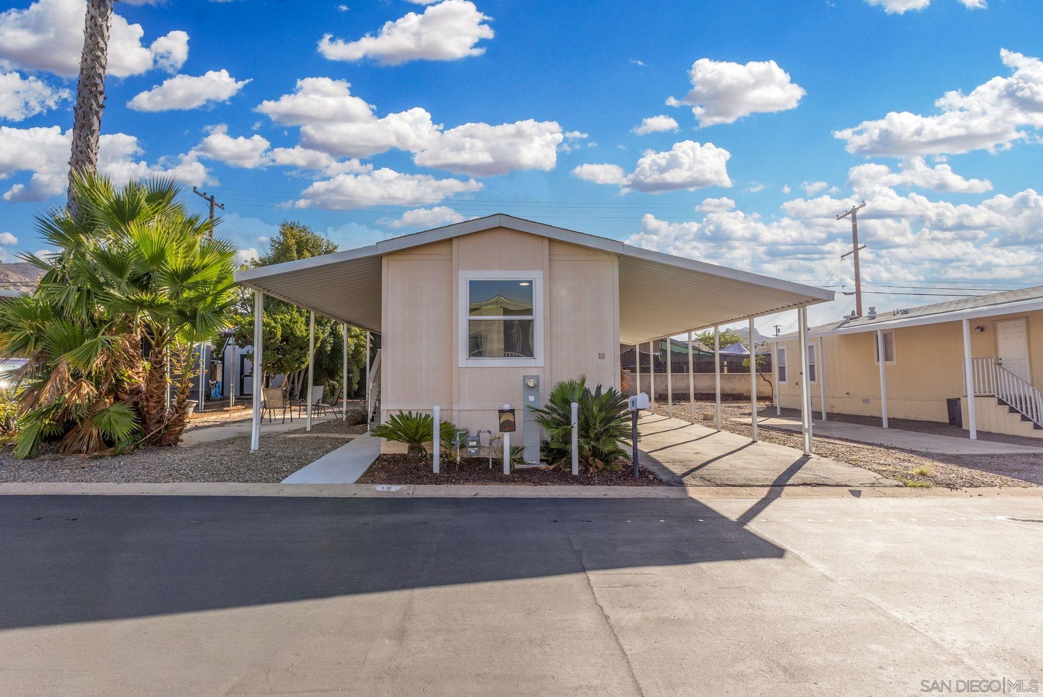 Detail Gallery Image 3 of 50 For 450 E Bradley Ave  #18,  El Cajon,  CA 92021 - 2 Beds | 2 Baths