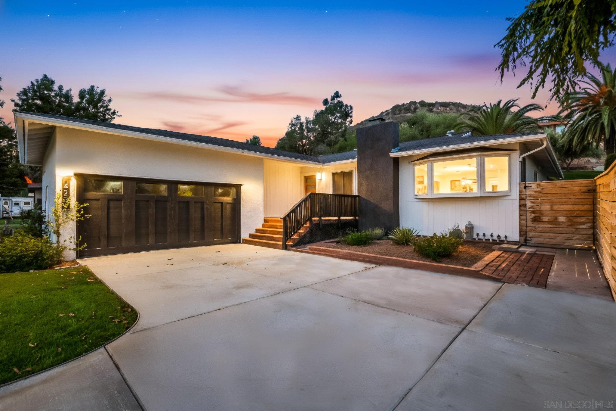 Front Image Thumbnail for SD250042365