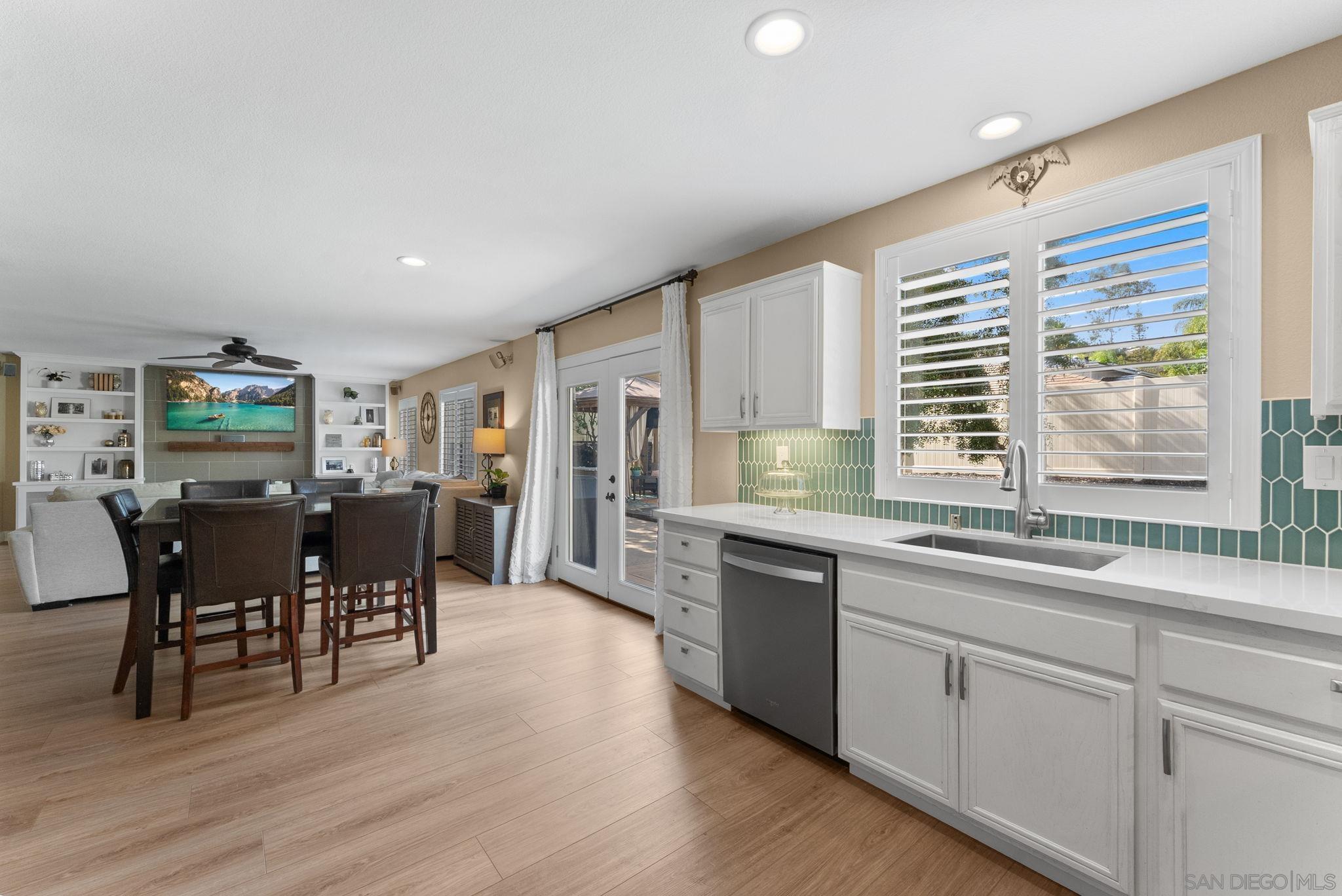 Detail Gallery Image 8 of 35 For 1048  via Vera Cruz, San Marcos,  CA 92078 - 4 Beds | 2/1 Baths