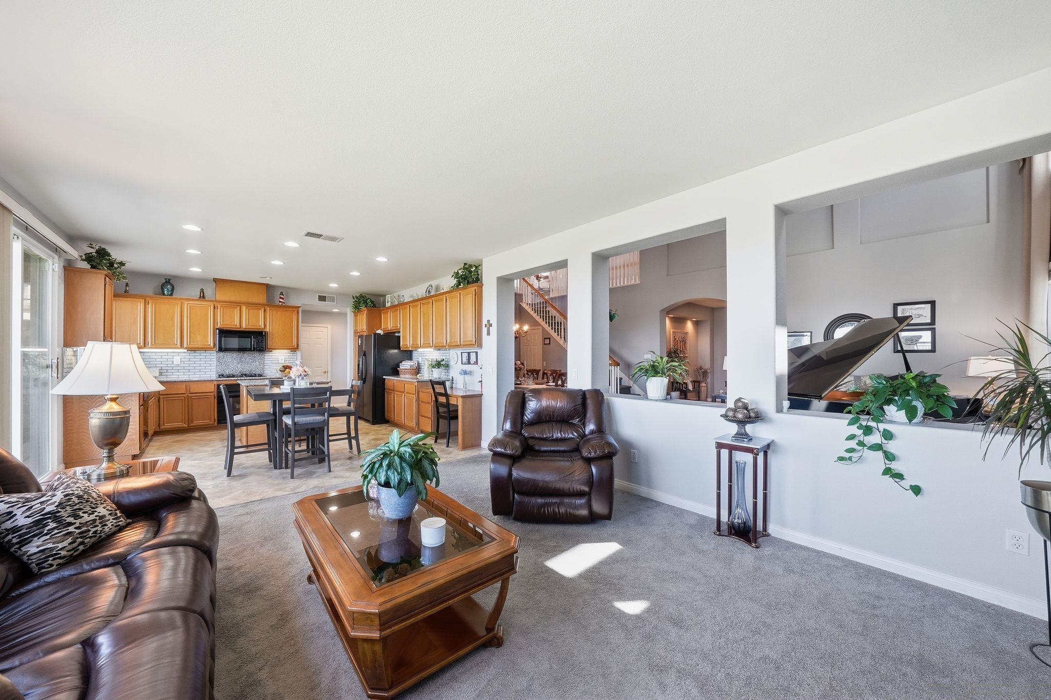 Detail Gallery Image 12 of 56 For 1166  Sea Bird Way, San Diego,  CA 92154 - 5 Beds | 3 Baths