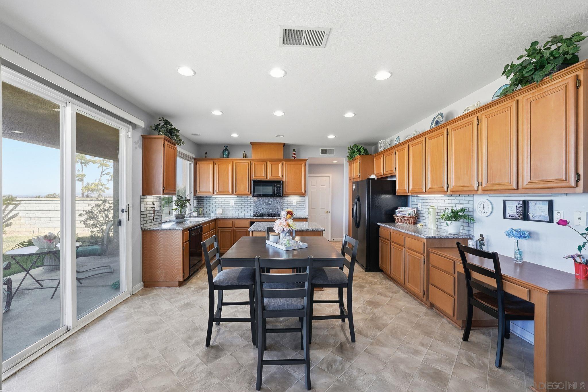 Detail Gallery Image 17 of 56 For 1166  Sea Bird Way, San Diego,  CA 92154 - 5 Beds | 3 Baths