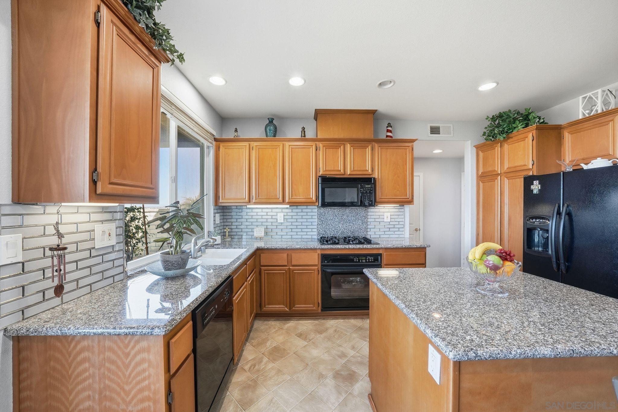 Detail Gallery Image 19 of 56 For 1166  Sea Bird Way, San Diego,  CA 92154 - 5 Beds | 3 Baths