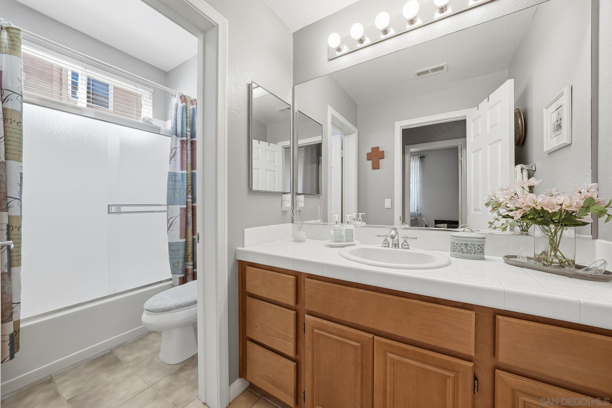 Detail Gallery Image 5 of 56 For 1166  Sea Bird Way, San Diego,  CA 92154 - 5 Beds | 3 Baths