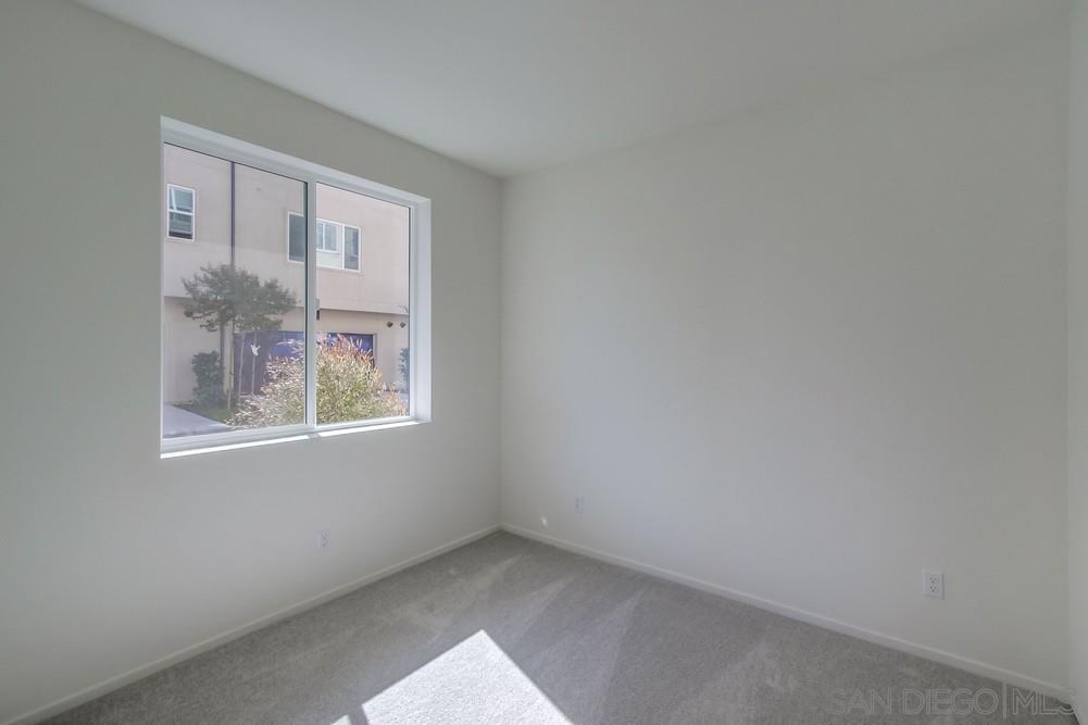 Detail Gallery Image 8 of 36 For 5305  Seacliff Place  #1,  San Diego,  CA 92154 - 3 Beds | 2/1 Baths