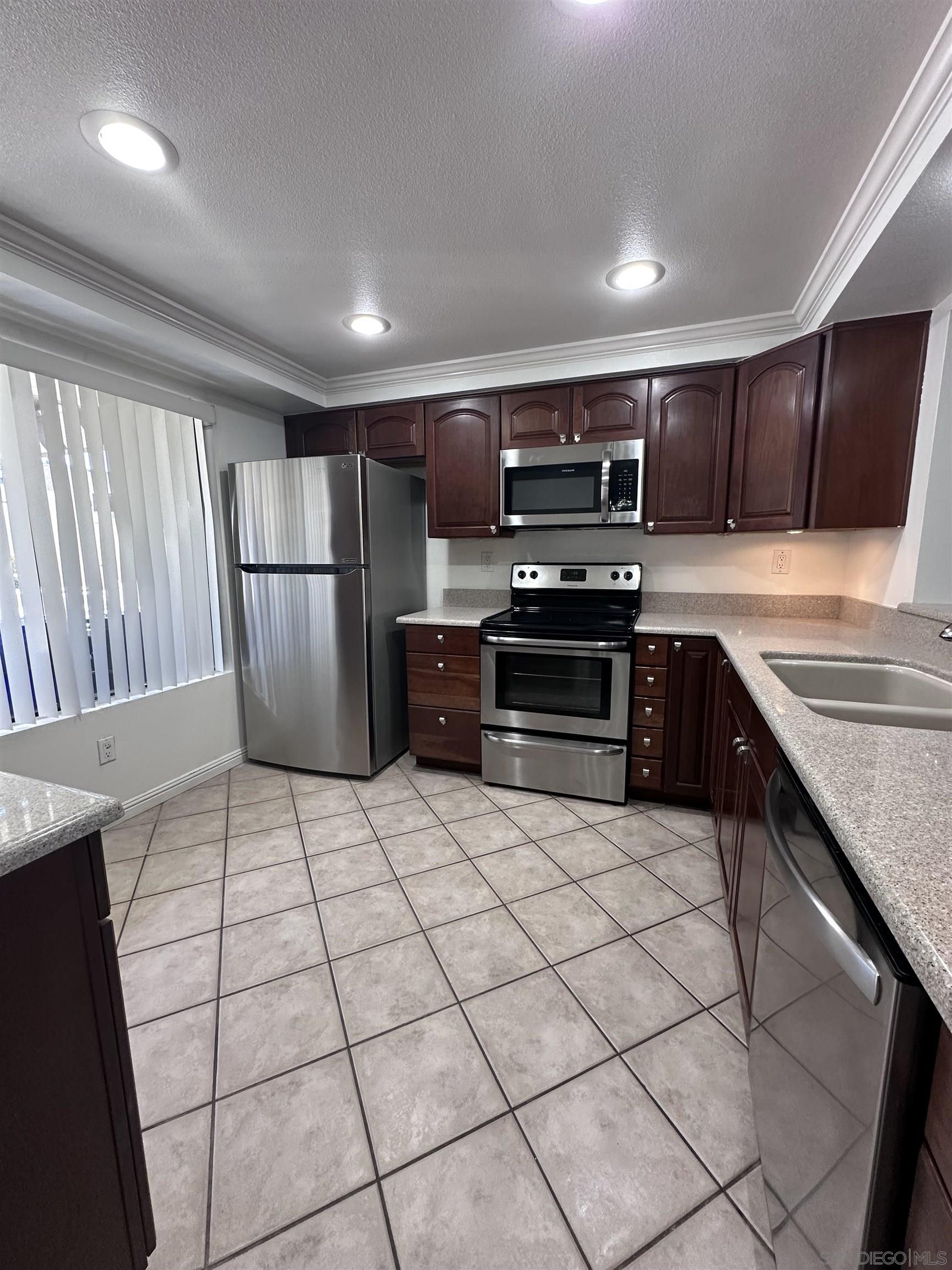 Detail Gallery Image 2 of 28 For 3031  Plaza Lorenzo, Bonita,  CA 91902 - 2 Beds | 1/1 Baths