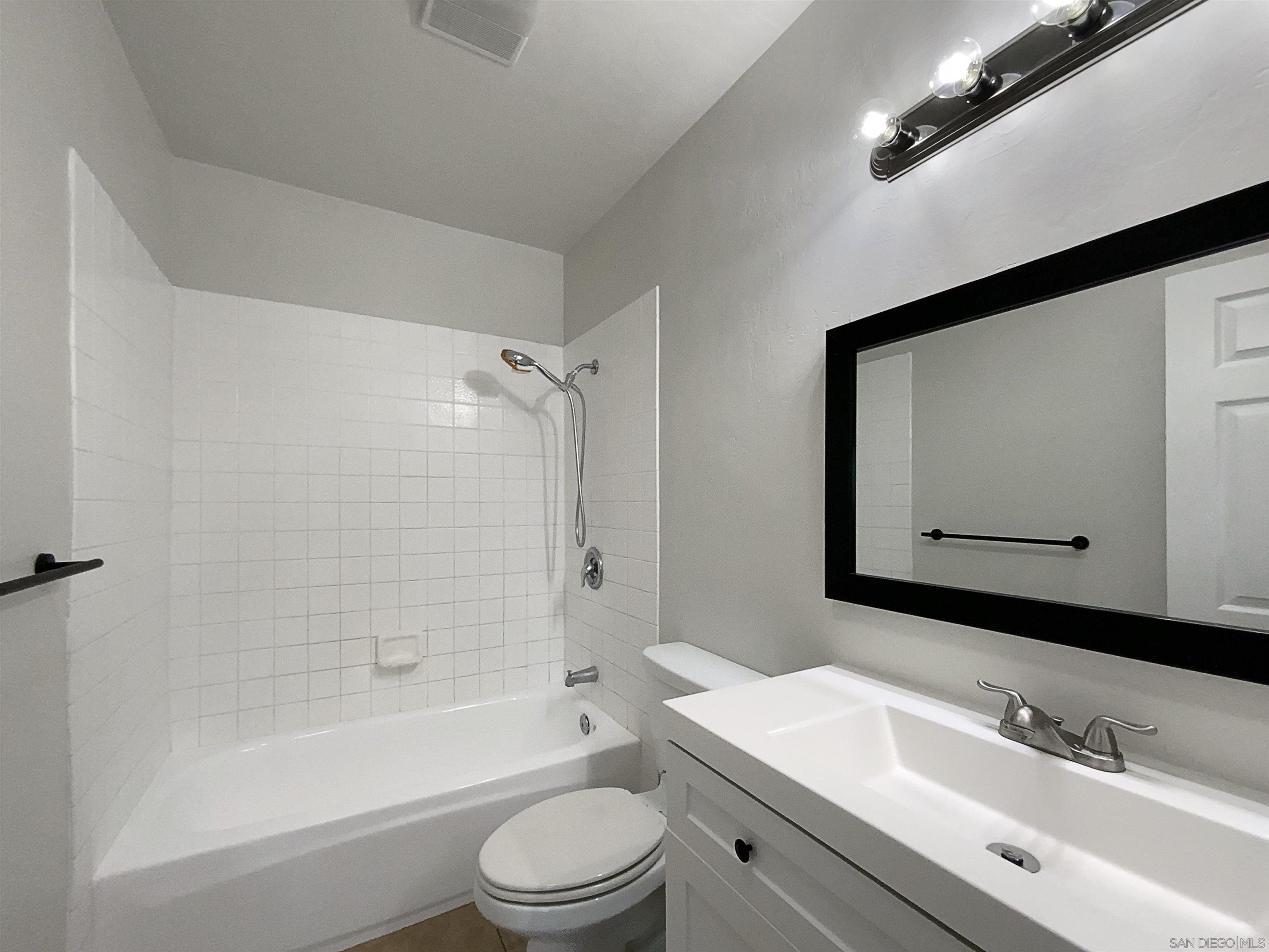 Detail Gallery Image 7 of 26 For 5819  Roanoke St, San Diego,  CA 92139 - 4 Beds | 3 Baths