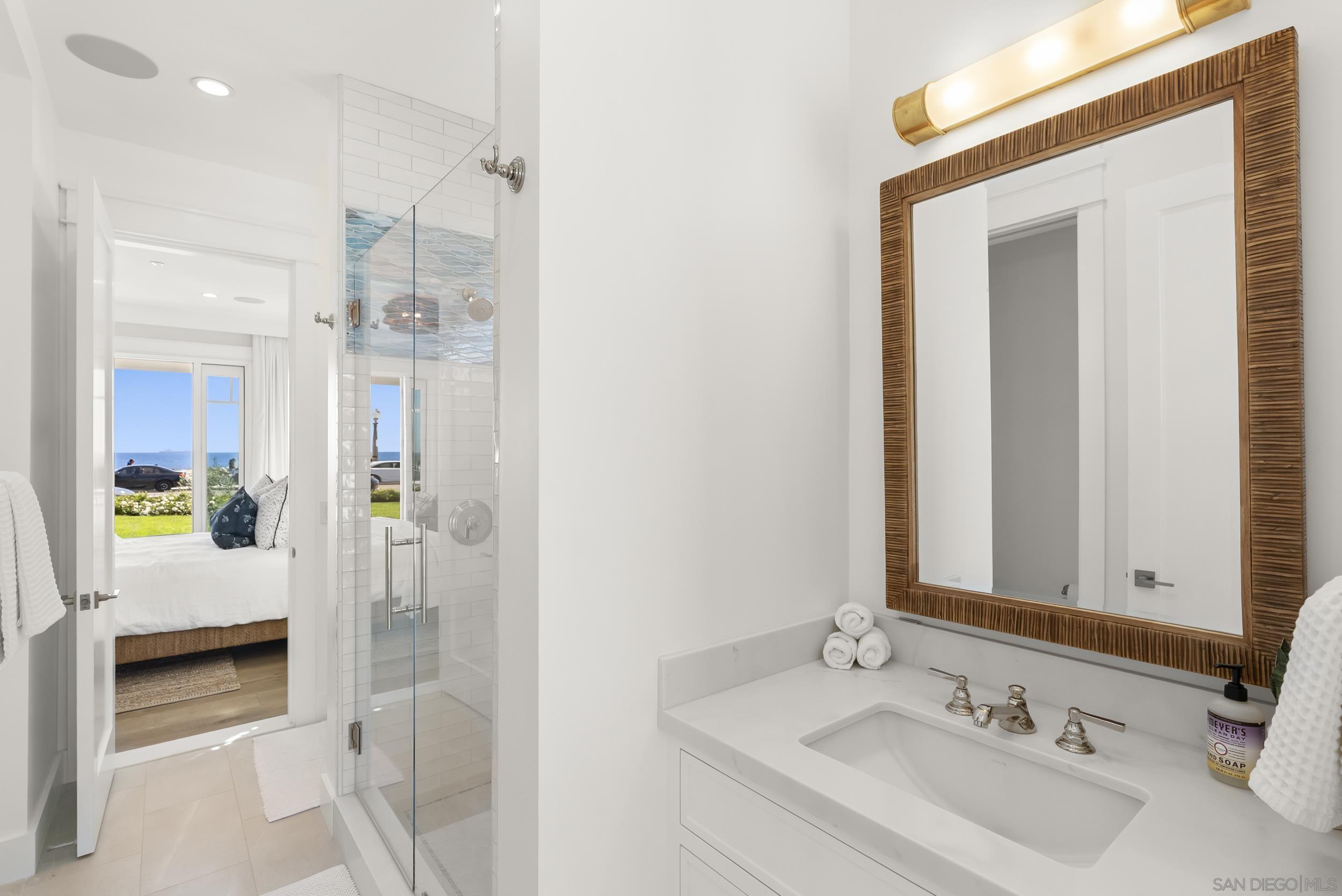 Detail Gallery Image 13 of 42 For 1059  Ocean Blvd, Coronado,  CA 92118 - 6 Beds | 4/2 Baths