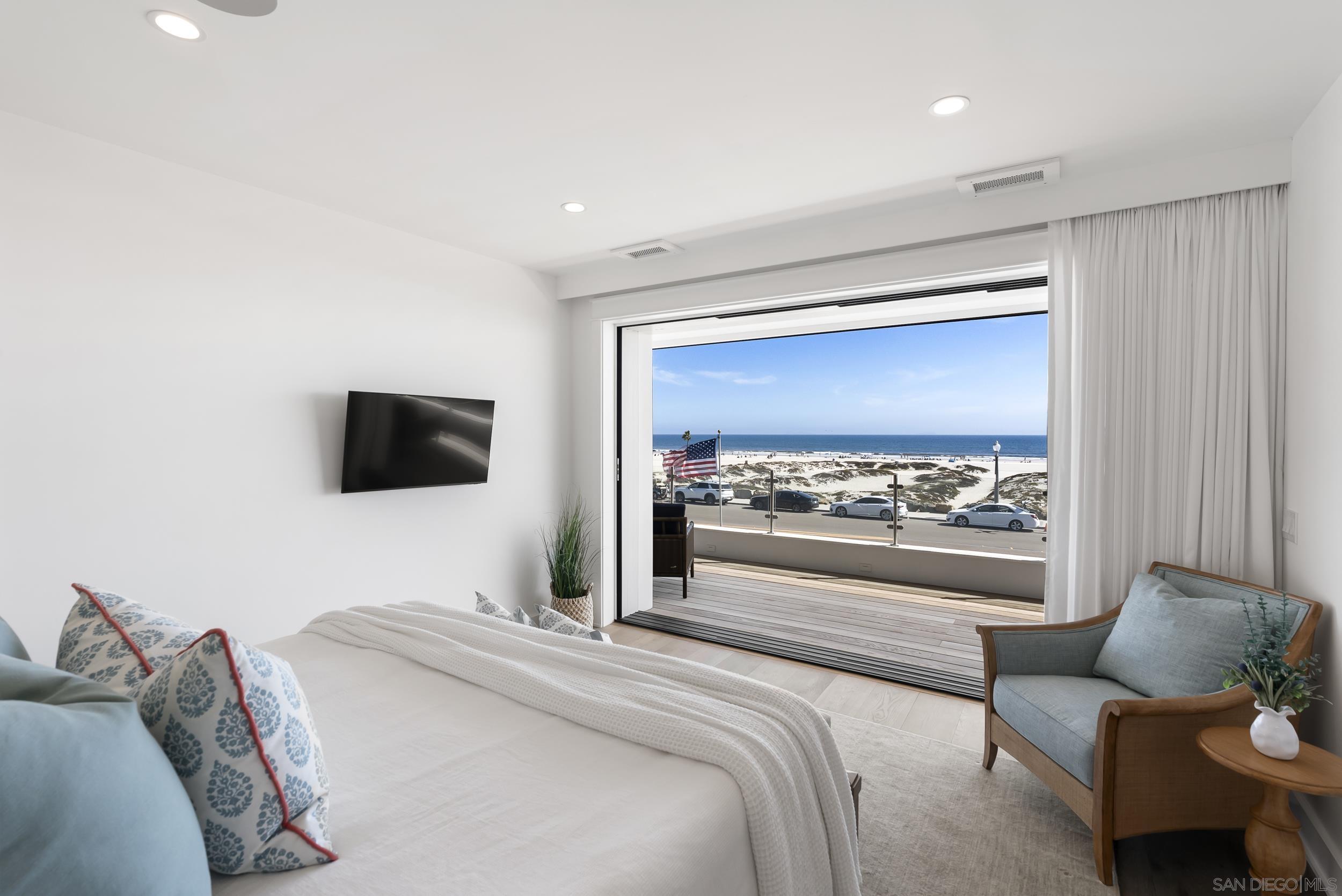 Detail Gallery Image 19 of 42 For 1059  Ocean Blvd, Coronado,  CA 92118 - 6 Beds | 4/2 Baths