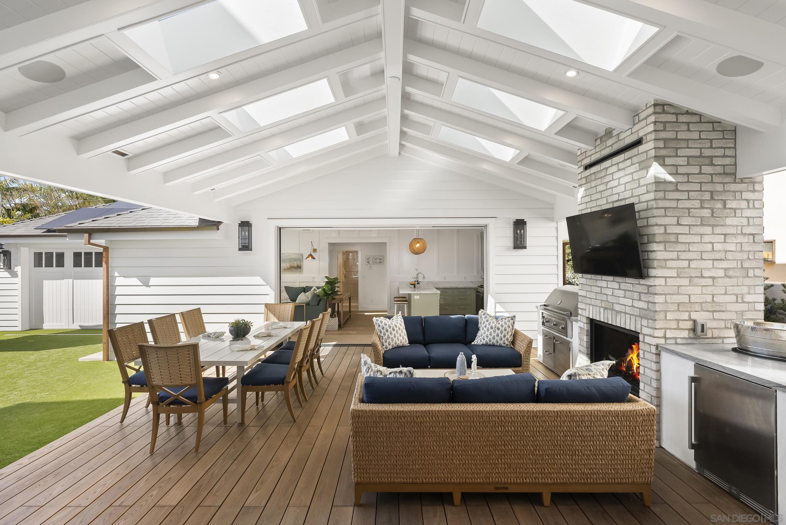 Detail Gallery Image 26 of 42 For 1059  Ocean Blvd, Coronado,  CA 92118 - 6 Beds | 4/2 Baths