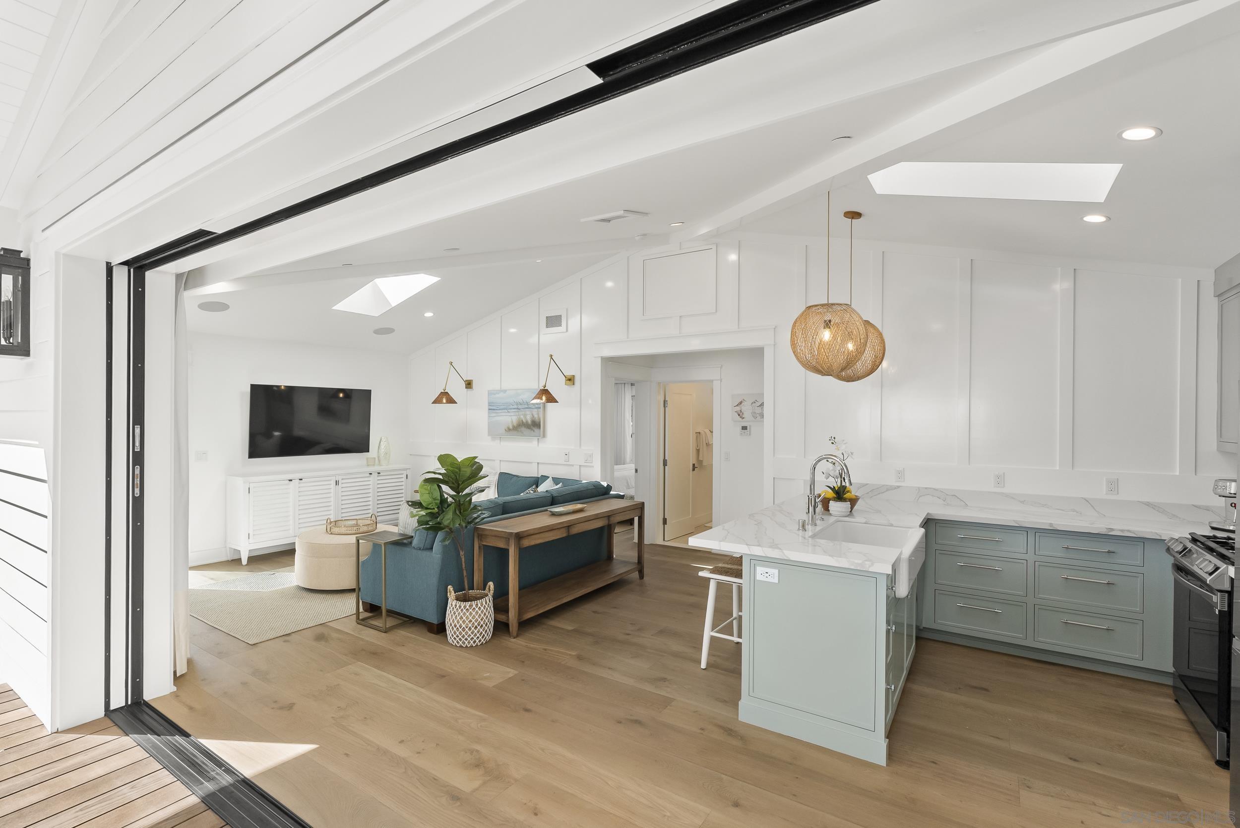 Detail Gallery Image 27 of 42 For 1059  Ocean Blvd, Coronado,  CA 92118 - 6 Beds | 4/2 Baths