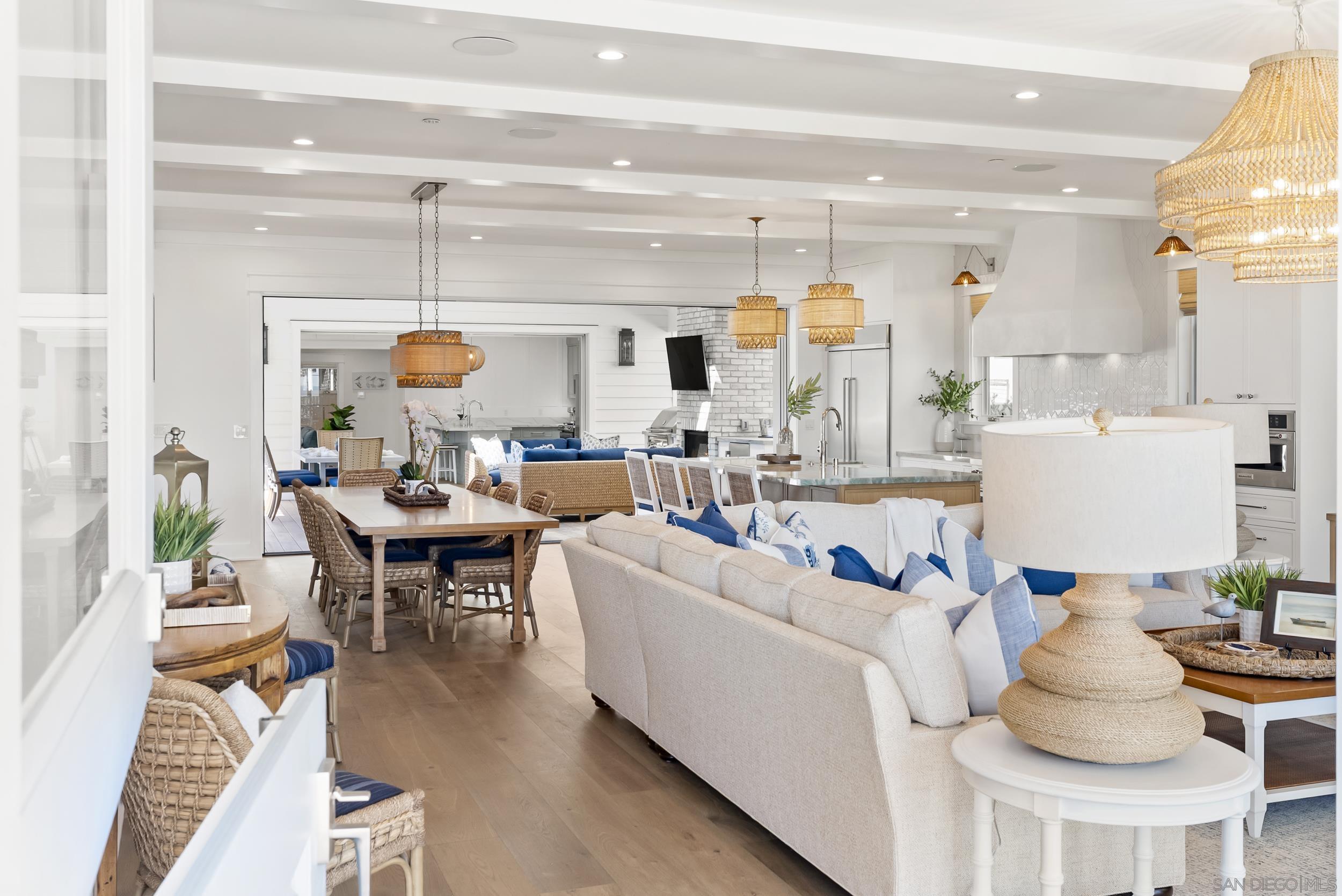 Detail Gallery Image 6 of 42 For 1059  Ocean Blvd, Coronado,  CA 92118 - 6 Beds | 4/2 Baths