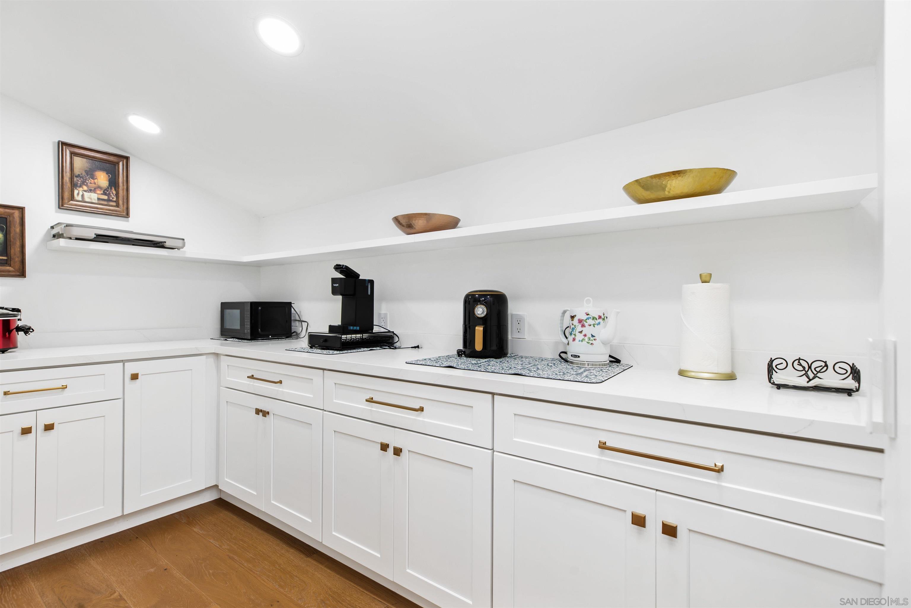 Detail Gallery Image 20 of 46 For 16021  Pomerado Rd, Poway,  CA 92064 - 3 Beds | 3/1 Baths