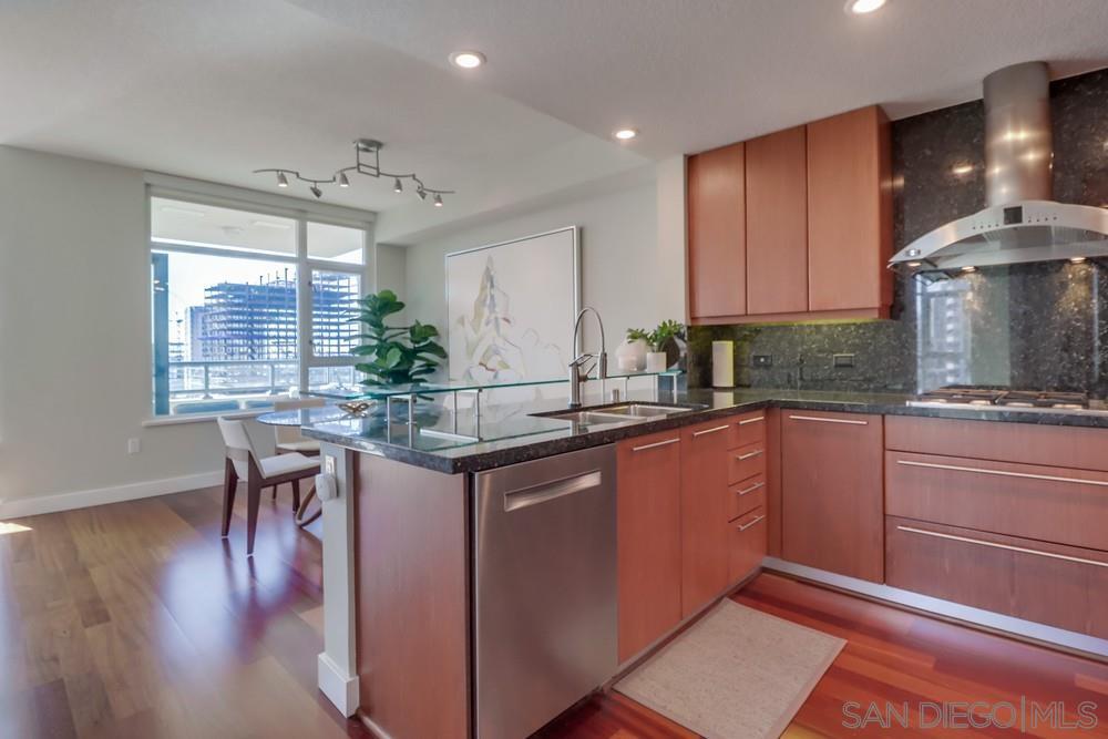 Detail Gallery Image 9 of 38 For 1199  Pacific Hwy  1204, San Diego,  CA 92101 - 2 Beds | 2 Baths