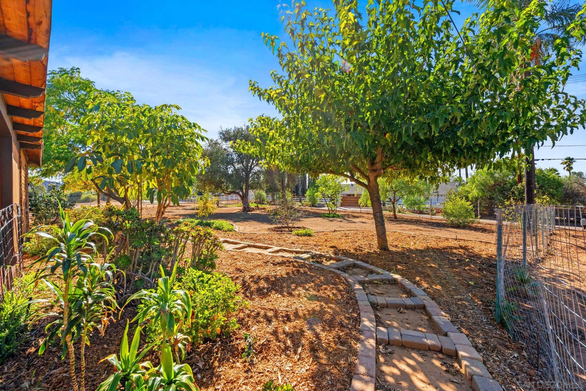 Detail Gallery Image 6 of 59 For 1550  Keyes Road, Ramona,  CA 92065 - 6 Beds | 3 Baths