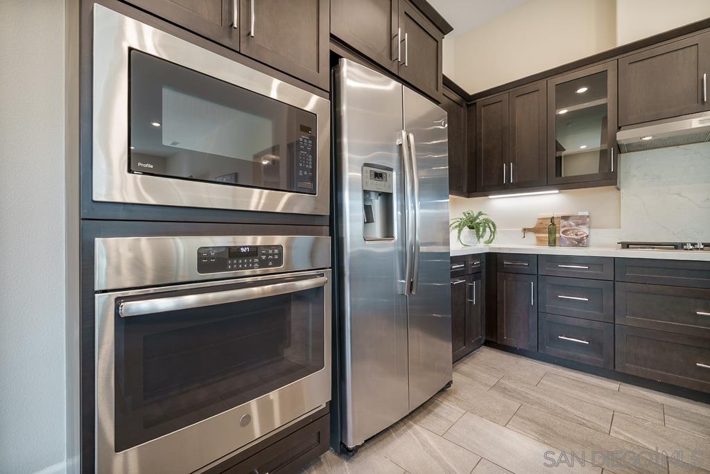 Detail Gallery Image 13 of 59 For 16750  Coyote Bush Dr.  #19,  San Diego,  CA 92127 - 2 Beds | 2/1 Baths