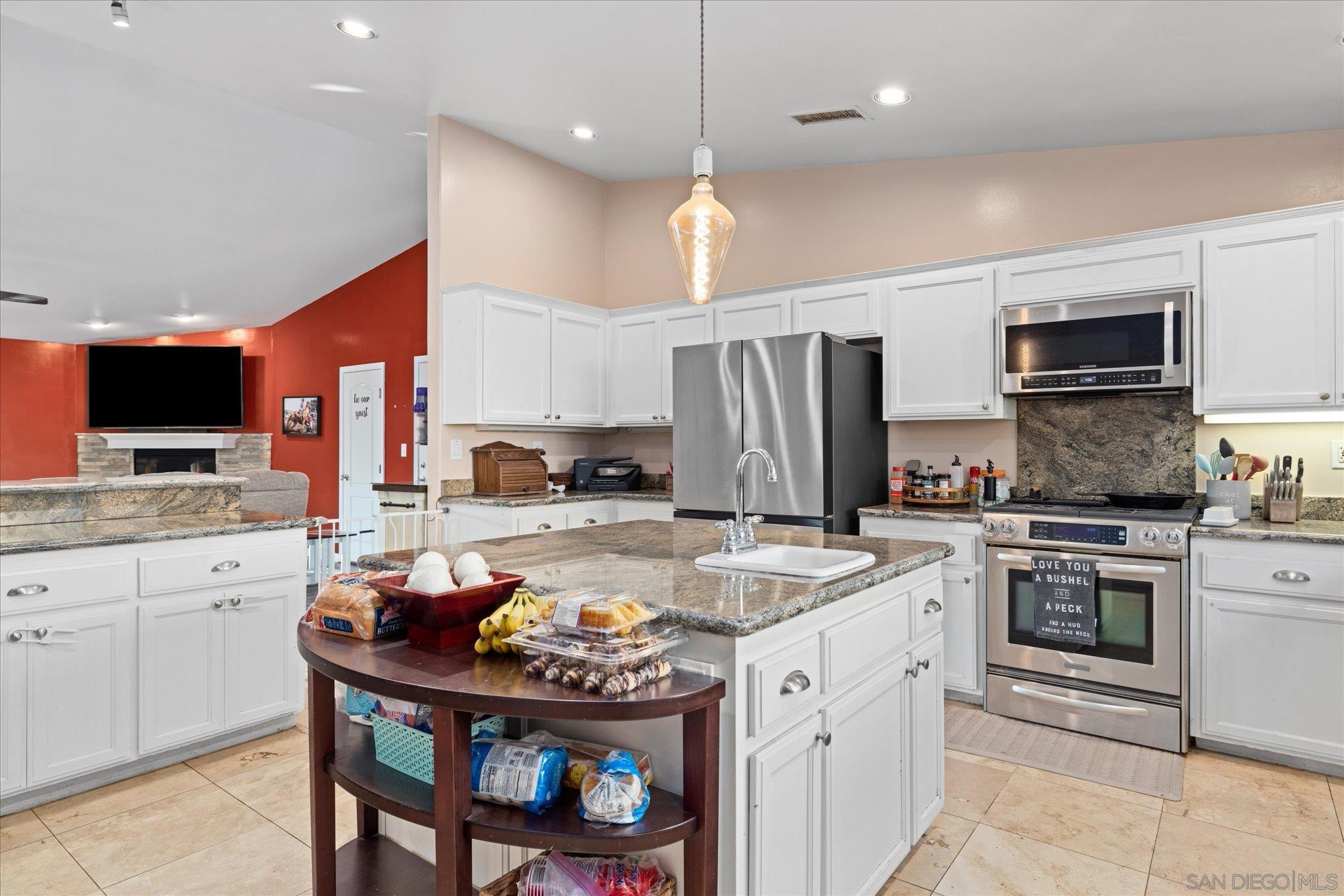 Detail Gallery Image 14 of 62 For 1714  Foss Rd, Alpine,  CA 91901 - 3 Beds | 2/1 Baths