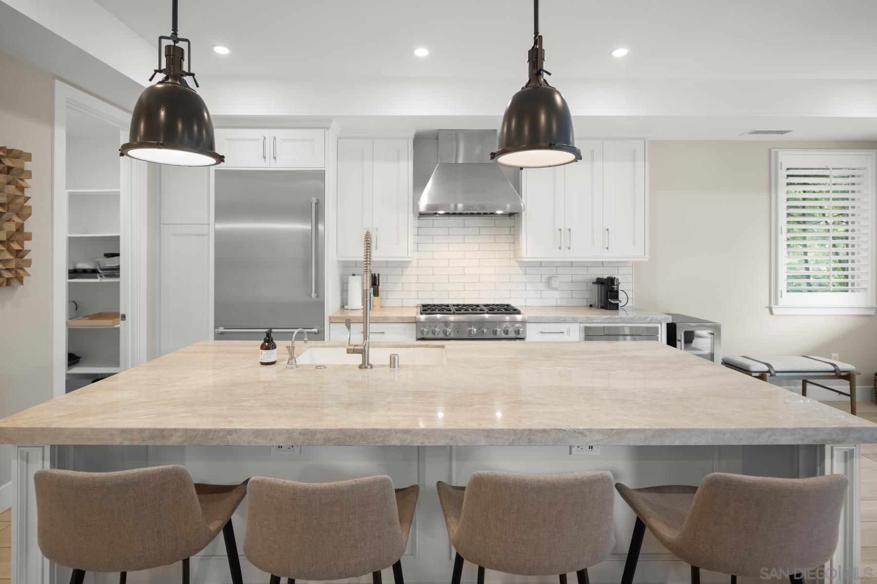 Detail Gallery Image 11 of 29 For 712  E Ave, Coronado,  CA 92118 - 4 Beds | 4/1 Baths