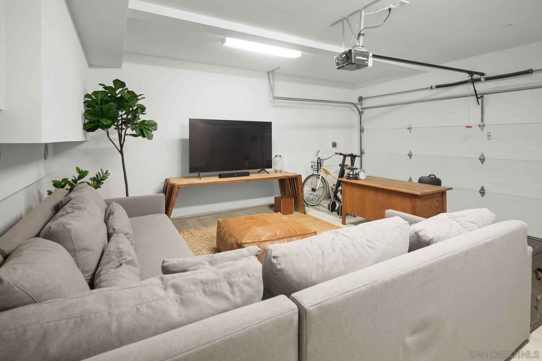 Detail Gallery Image 14 of 29 For 712  E Ave, Coronado,  CA 92118 - 4 Beds | 4/1 Baths