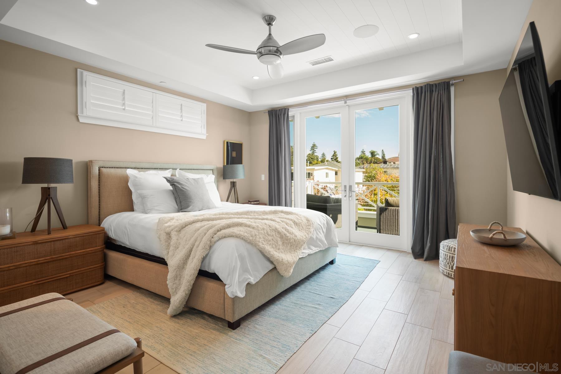 Detail Gallery Image 15 of 29 For 712  E Ave, Coronado,  CA 92118 - 4 Beds | 4/1 Baths