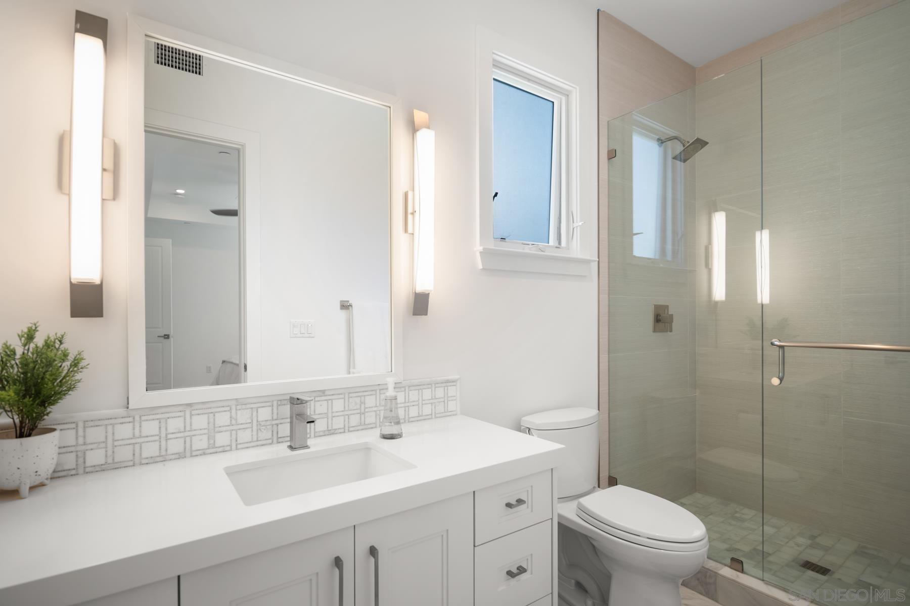 Detail Gallery Image 22 of 29 For 712  E Ave, Coronado,  CA 92118 - 4 Beds | 4/1 Baths