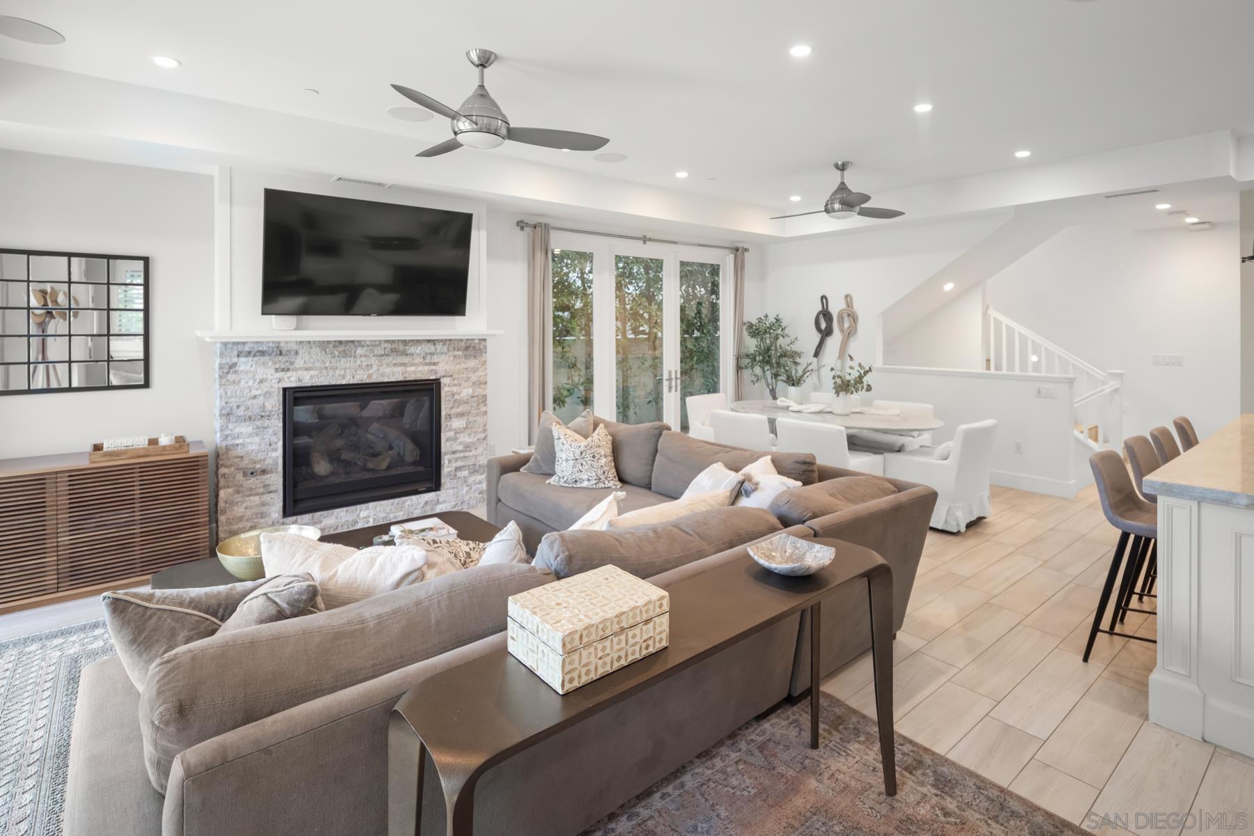 Detail Gallery Image 5 of 29 For 712  E Ave, Coronado,  CA 92118 - 4 Beds | 4/1 Baths