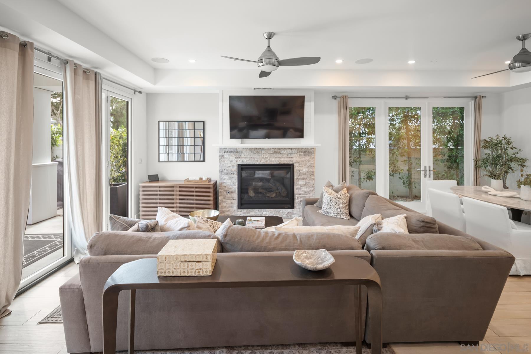 Detail Gallery Image 6 of 29 For 712  E Ave, Coronado,  CA 92118 - 4 Beds | 4/1 Baths