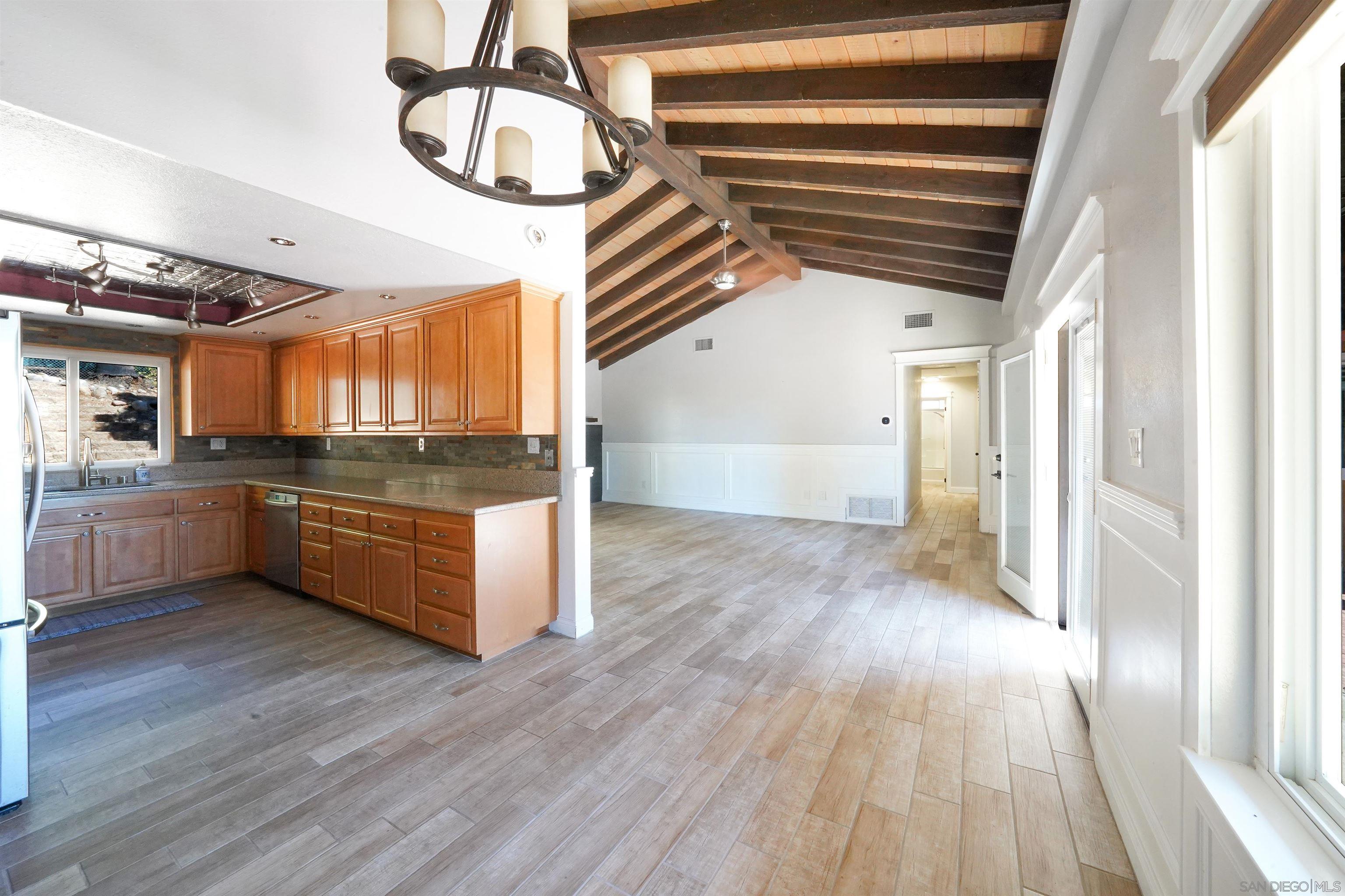 Detail Gallery Image 4 of 12 For 24402  Ysidro Drive, Ramona,  CA 92065 - 3 Beds | 2 Baths