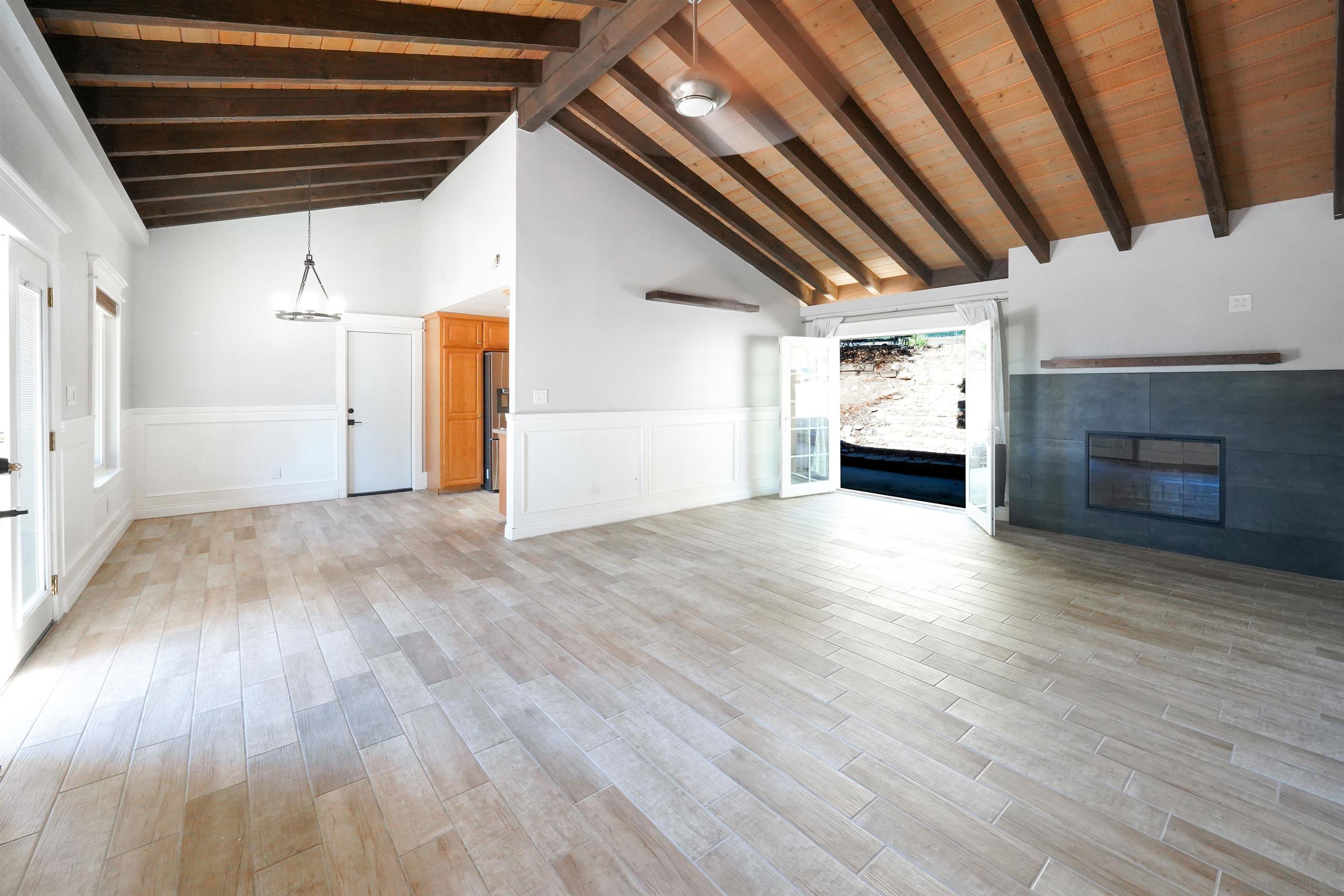 Detail Gallery Image 5 of 12 For 24402  Ysidro Drive, Ramona,  CA 92065 - 3 Beds | 2 Baths