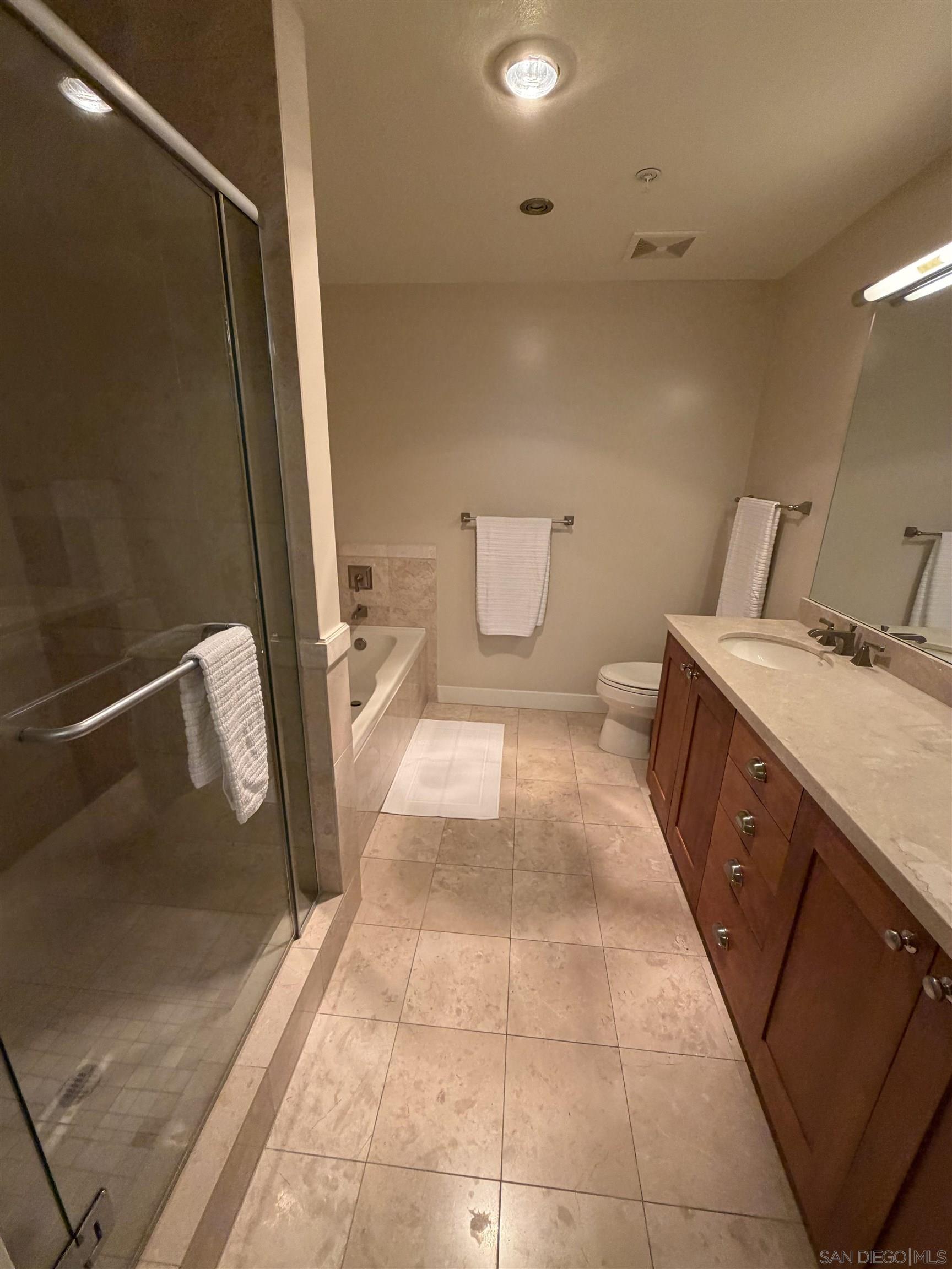 Detail Gallery Image 12 of 15 For 700 W E St  2205, San Diego,  CA 92101 - 2 Beds | 2 Baths