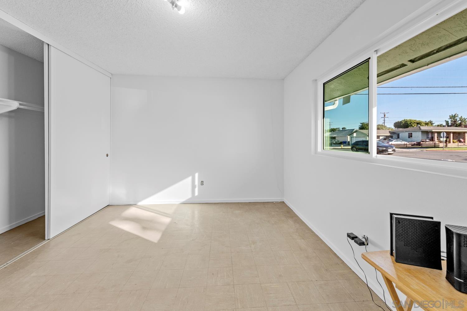 Detail Gallery Image 13 of 24 For 3374  Ashford St, San Diego,  CA 92111 - 3 Beds | 2 Baths