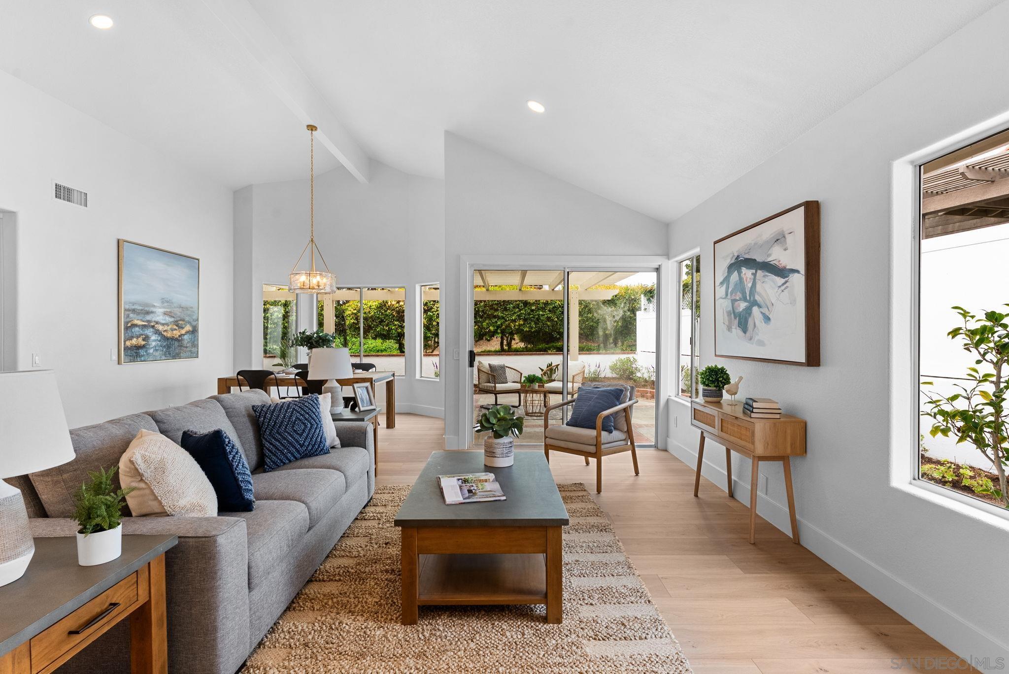 Detail Gallery Image 5 of 24 For 4695  Adra Way, Oceanside,  CA 92056 - 2 Beds | 2 Baths